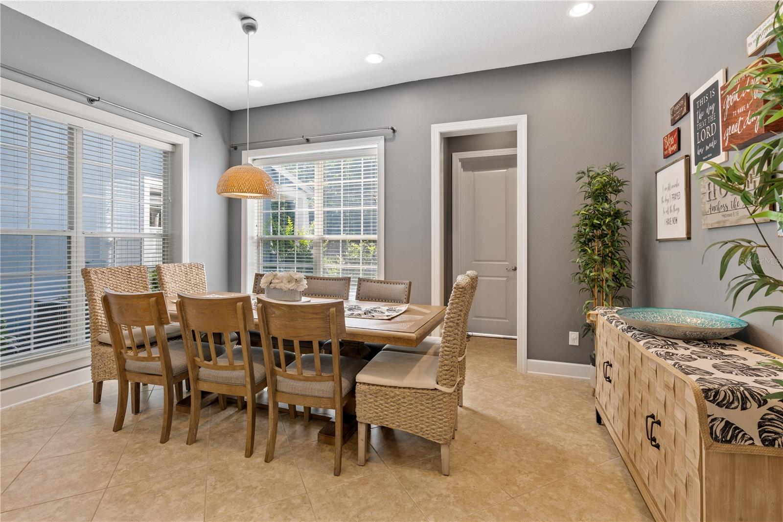 Image 15 of 94 For 1222 Roycroft Ave Avenue