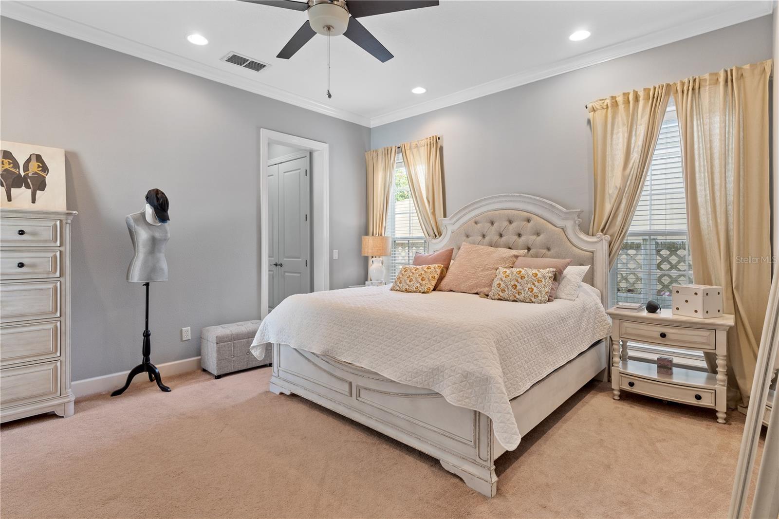 Image 16 of 94 For 1222 Roycroft Ave Avenue