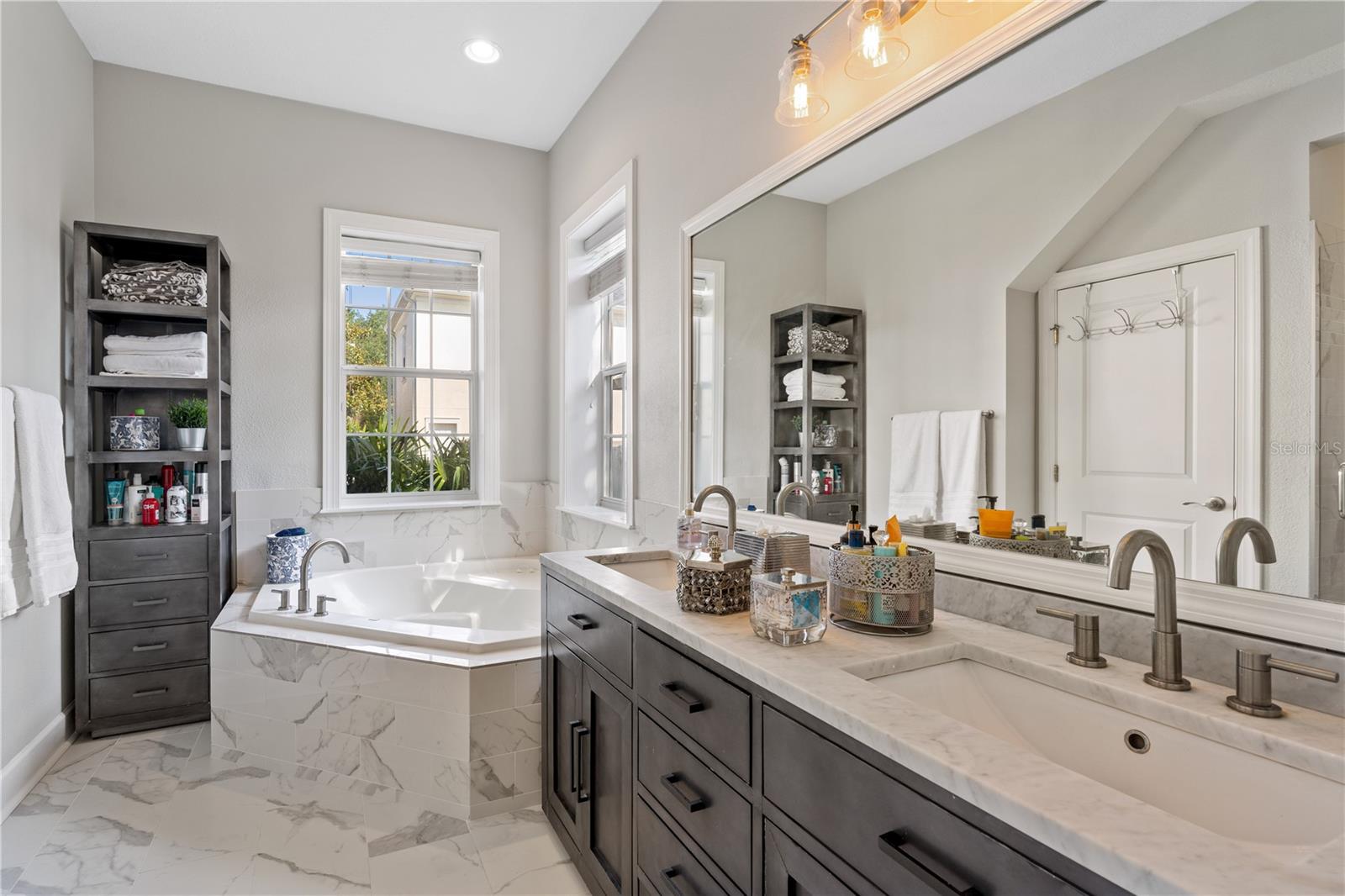 Image 17 of 94 For 1222 Roycroft Ave Avenue