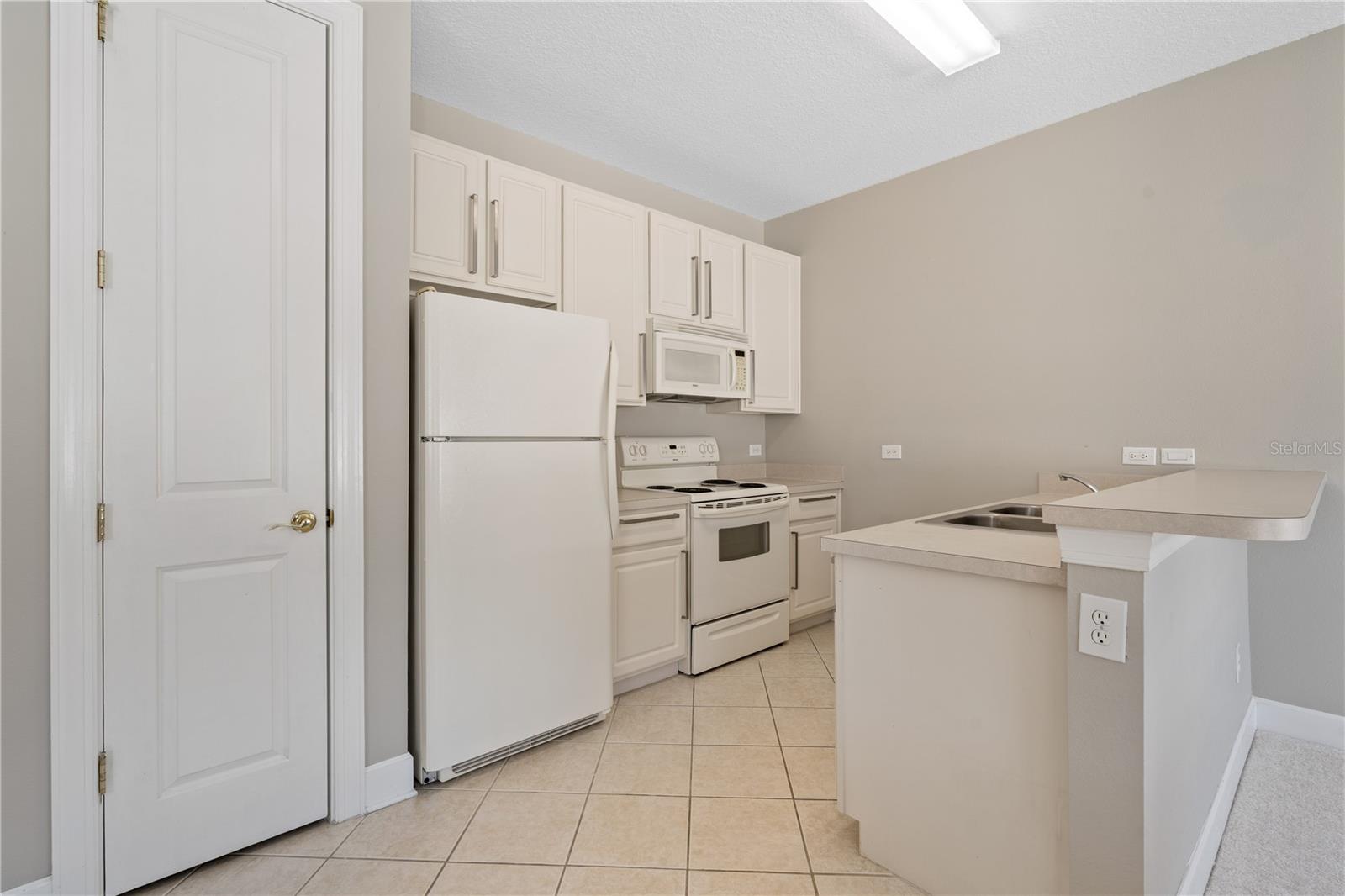 Image 30 of 94 For 1222 Roycroft Ave Avenue