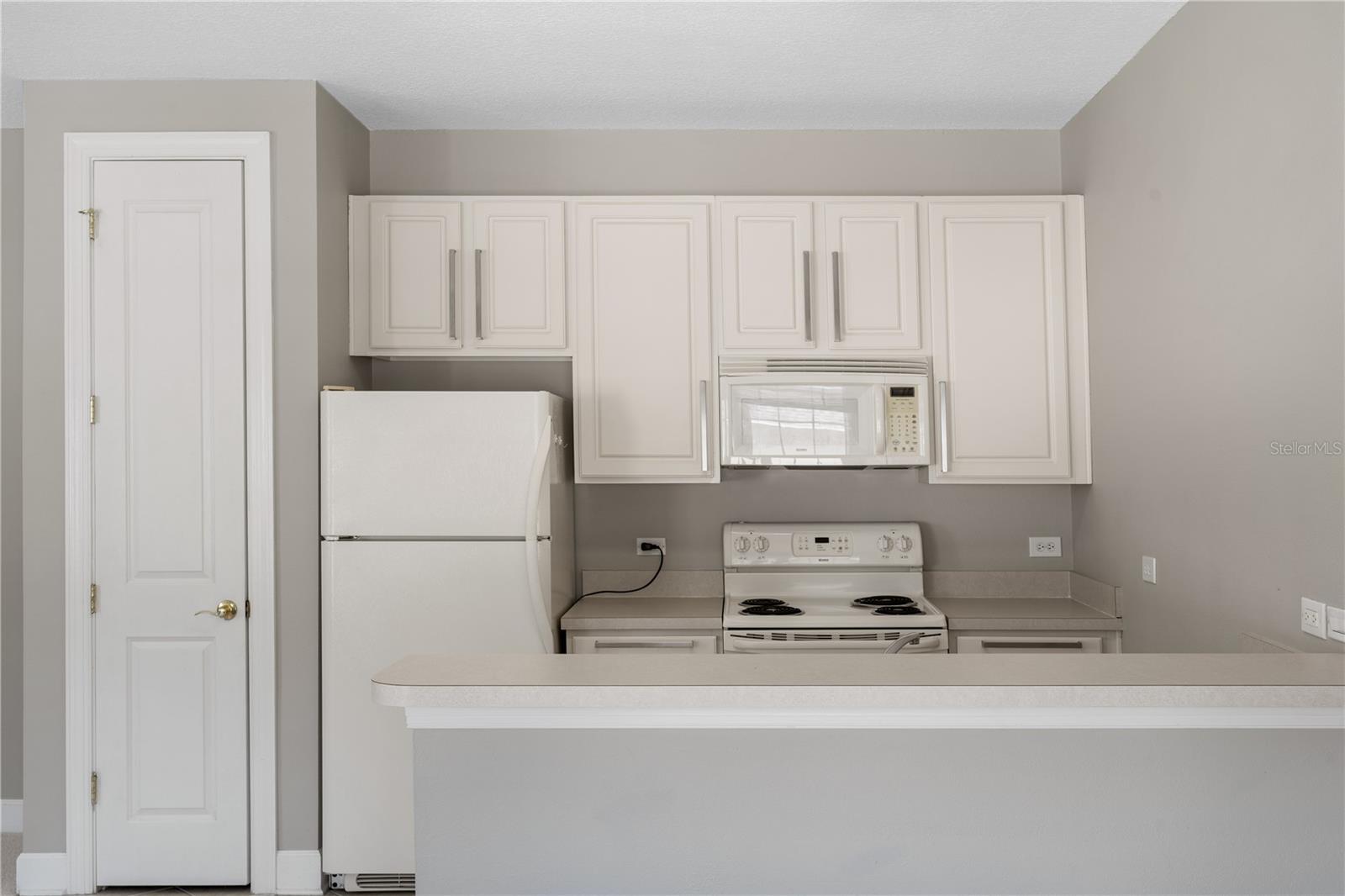 Image 31 of 94 For 1222 Roycroft Ave Avenue