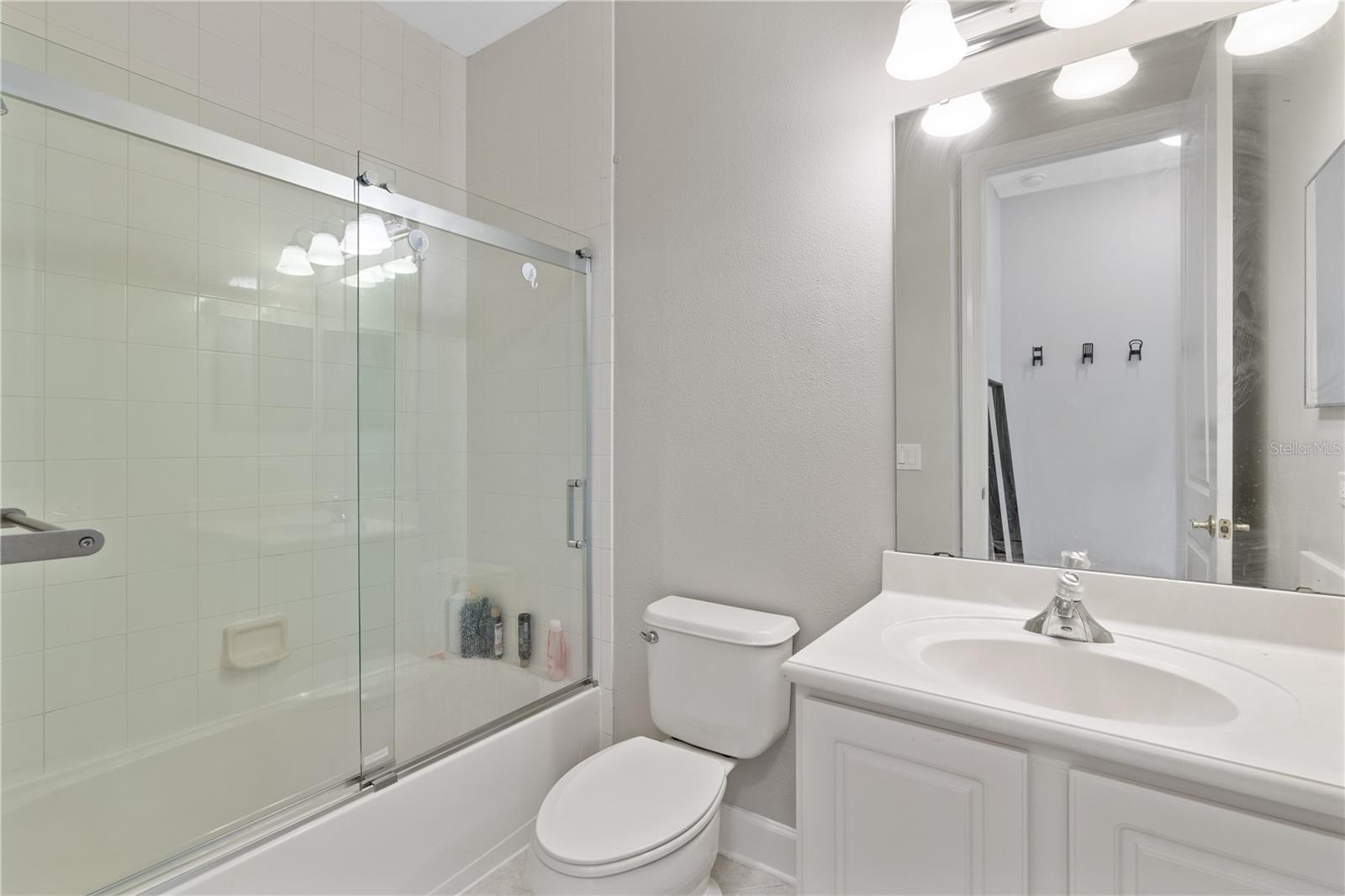 Image 33 of 94 For 1222 Roycroft Ave Avenue