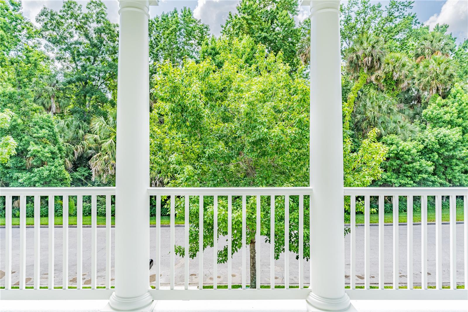 Image 39 of 94 For 1222 Roycroft Ave Avenue