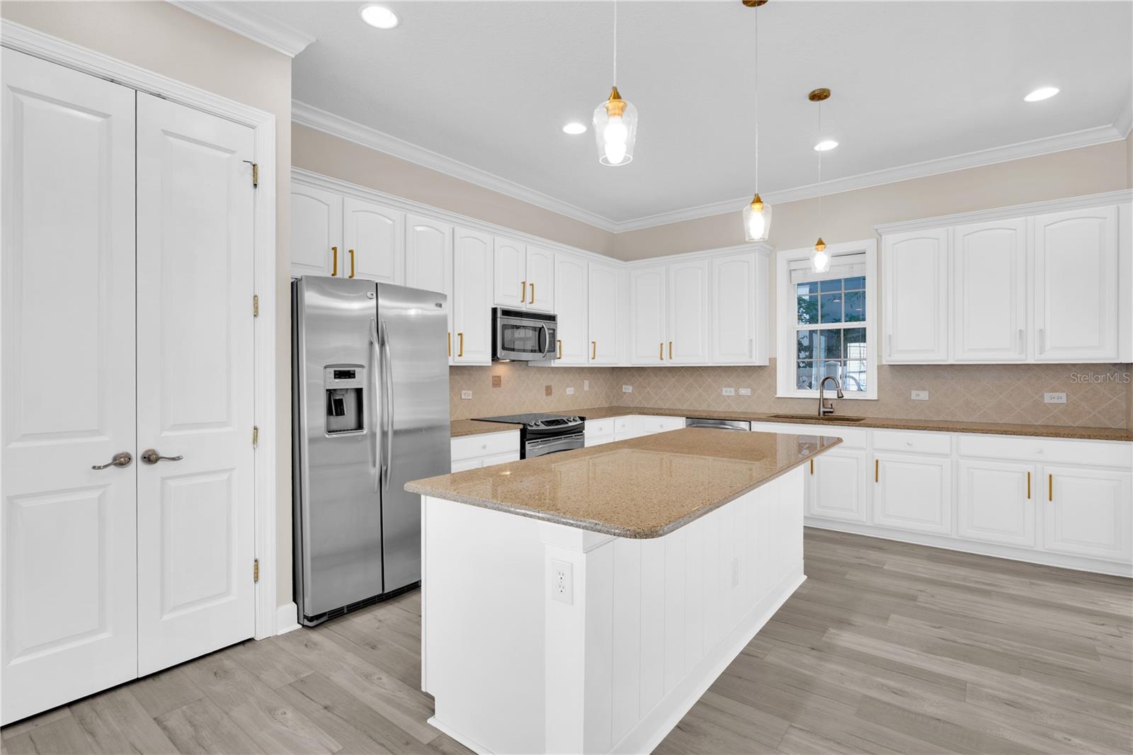 Image 54 of 94 For 1222 Roycroft Ave Avenue