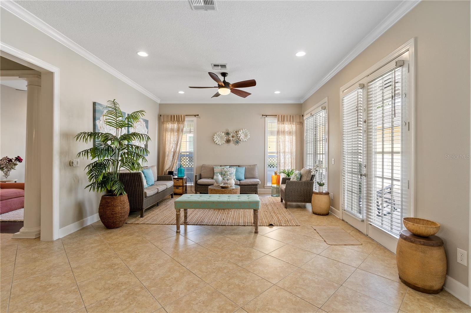 Image 9 of 94 For 1222 Roycroft Ave Avenue