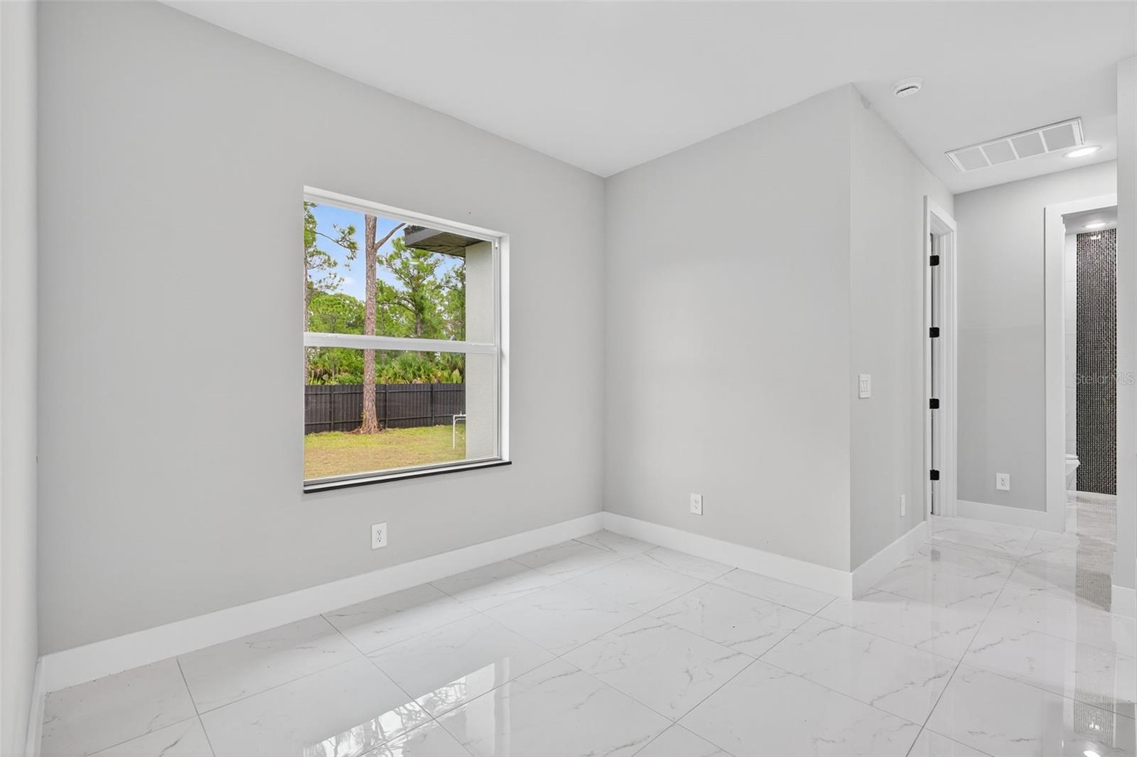 Image 11 of 31 For 2810 39th Street W