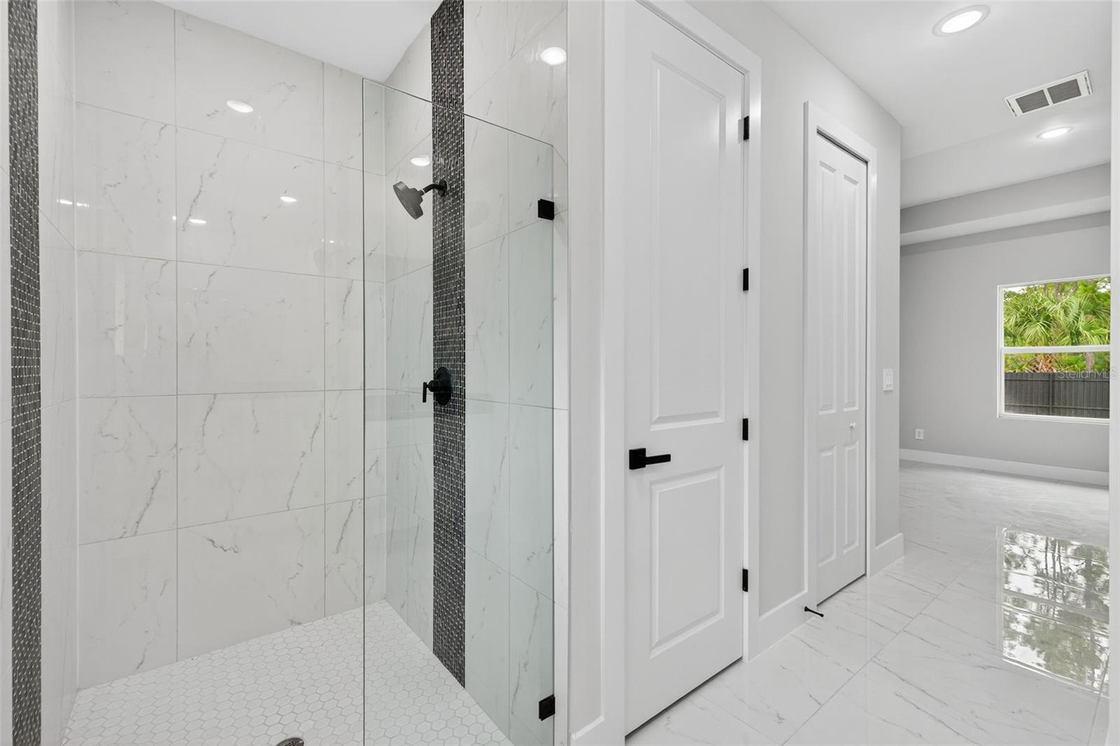 Image 17 of 31 For 2810 39th Street W