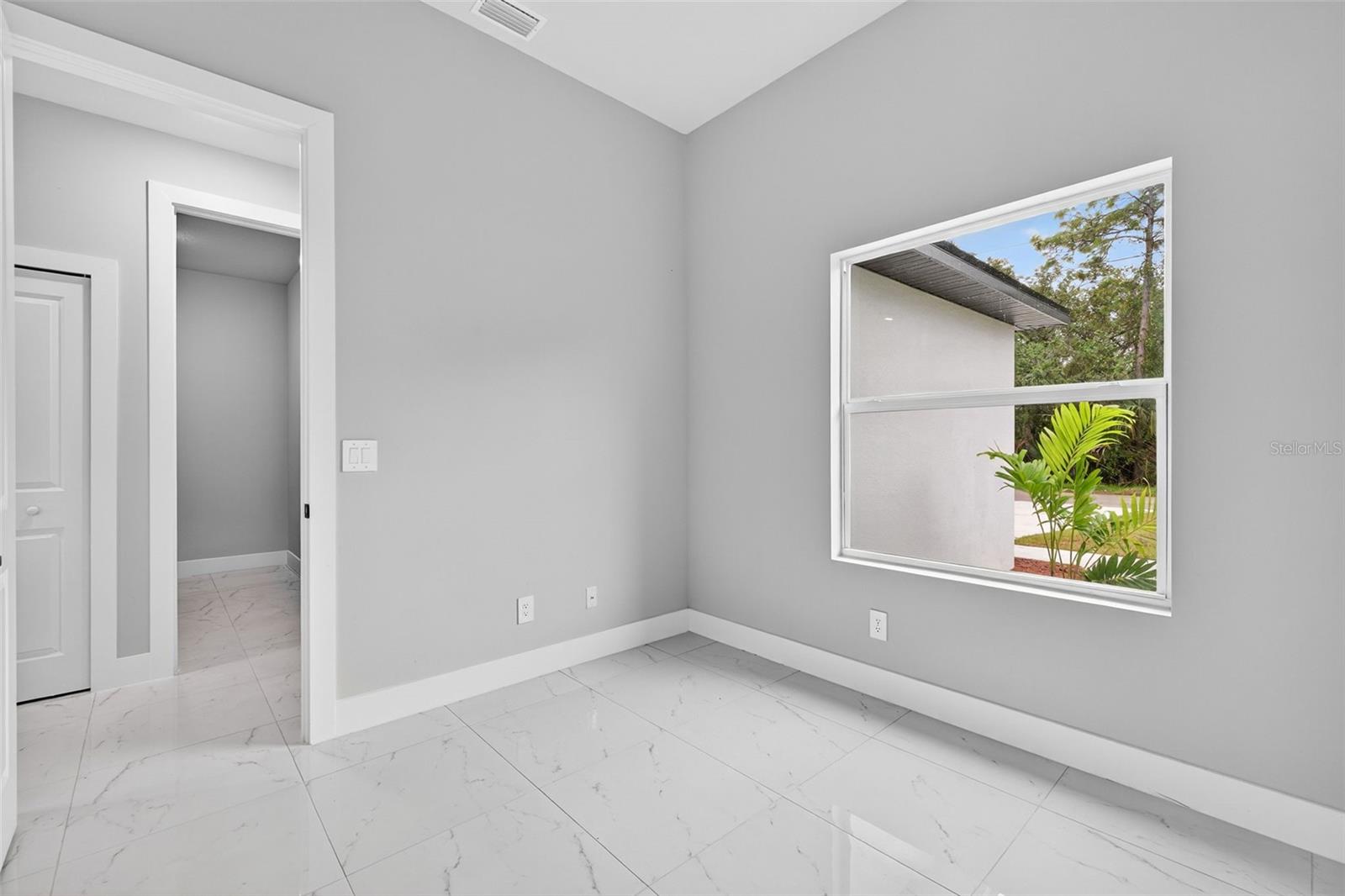 Image 19 of 31 For 2810 39th Street W