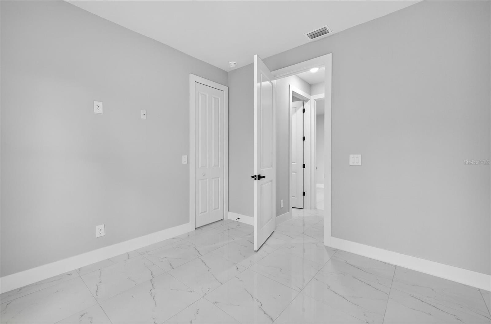 Image 20 of 31 For 2810 39th Street W