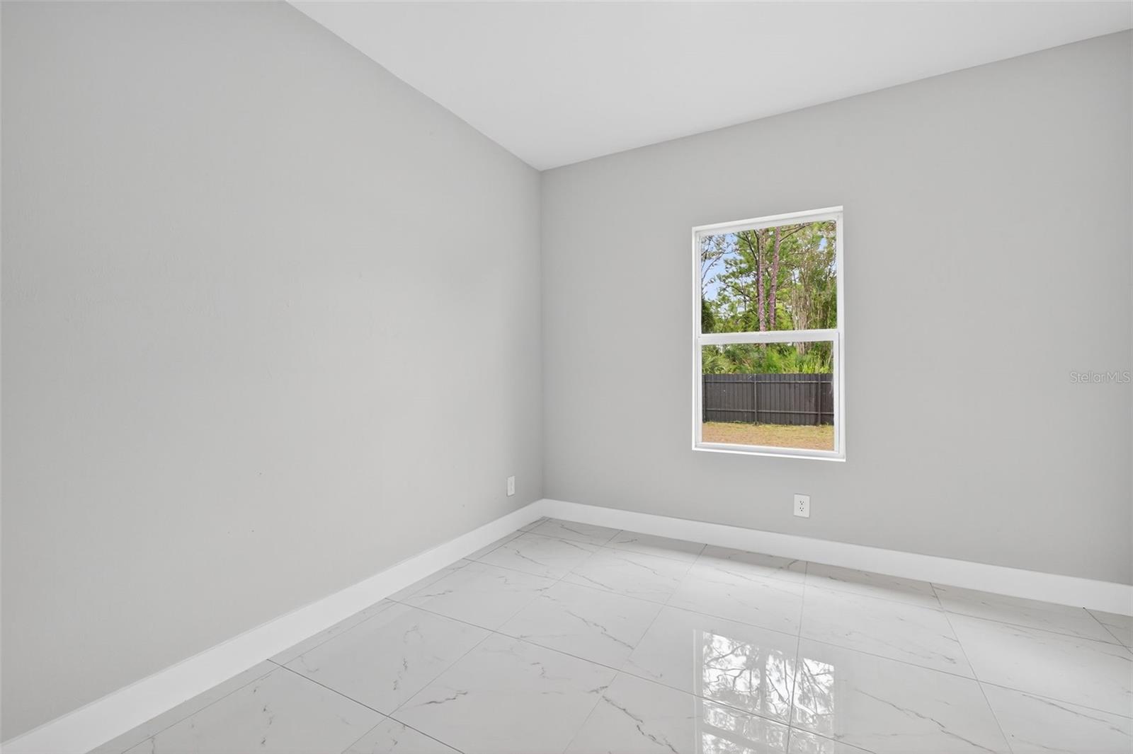 Image 21 of 31 For 2810 39th Street W