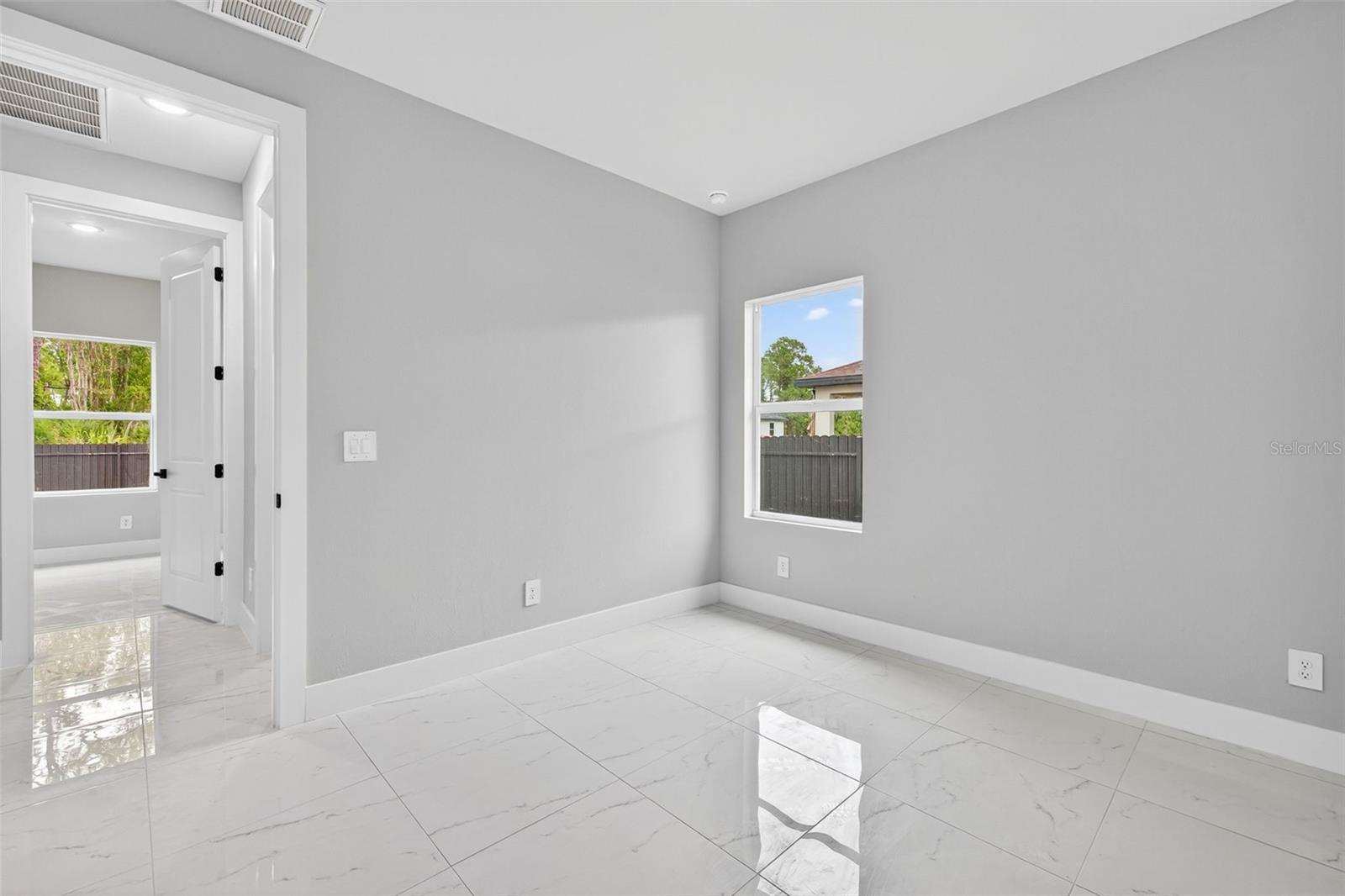 Image 23 of 31 For 2810 39th Street W