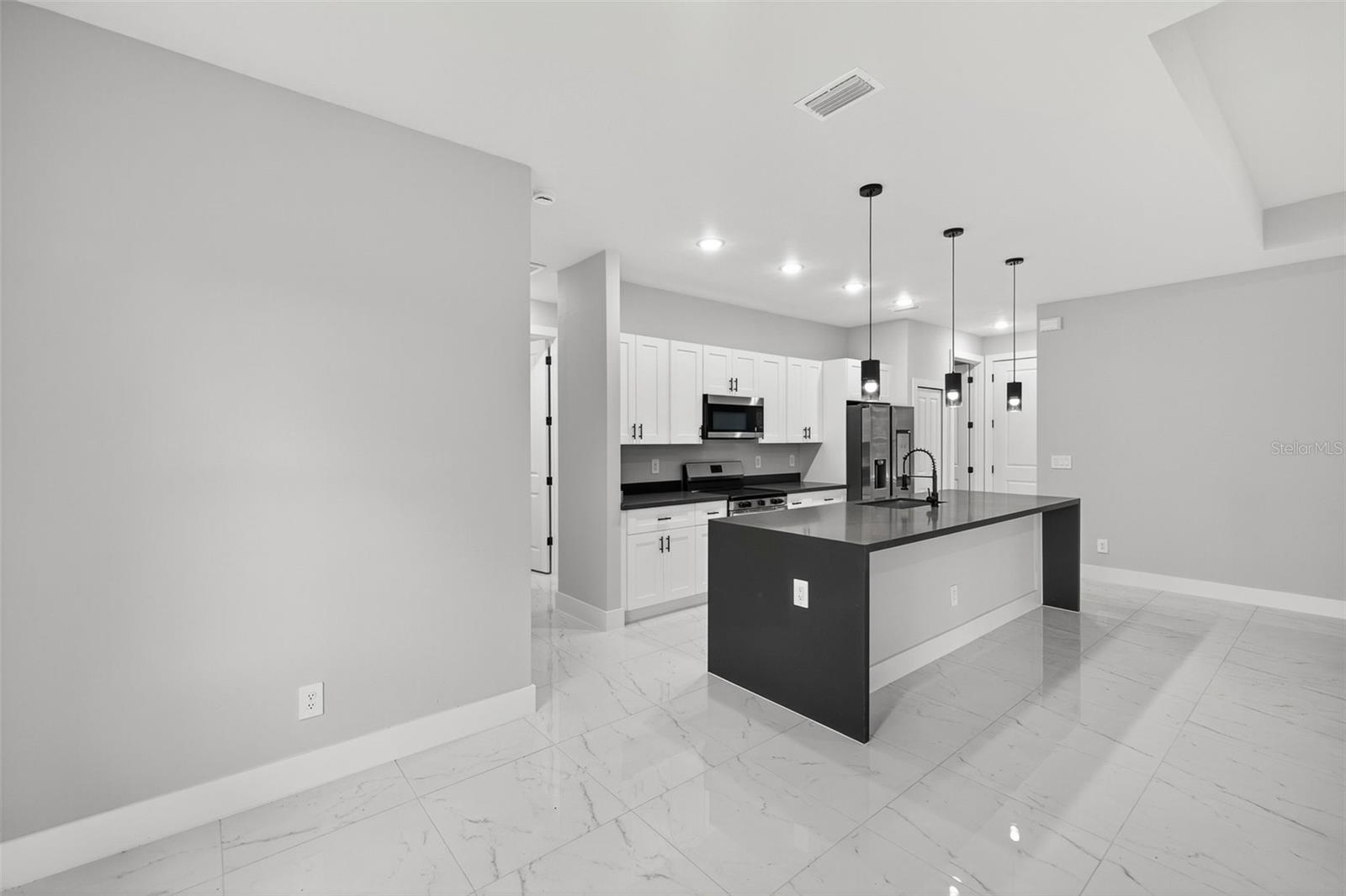 Image 7 of 31 For 2810 39th Street W