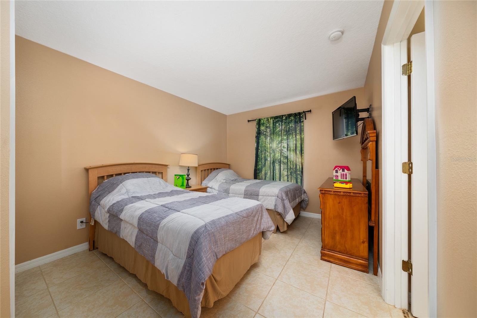 Image 17 of 35 For 649 Chadbury Way