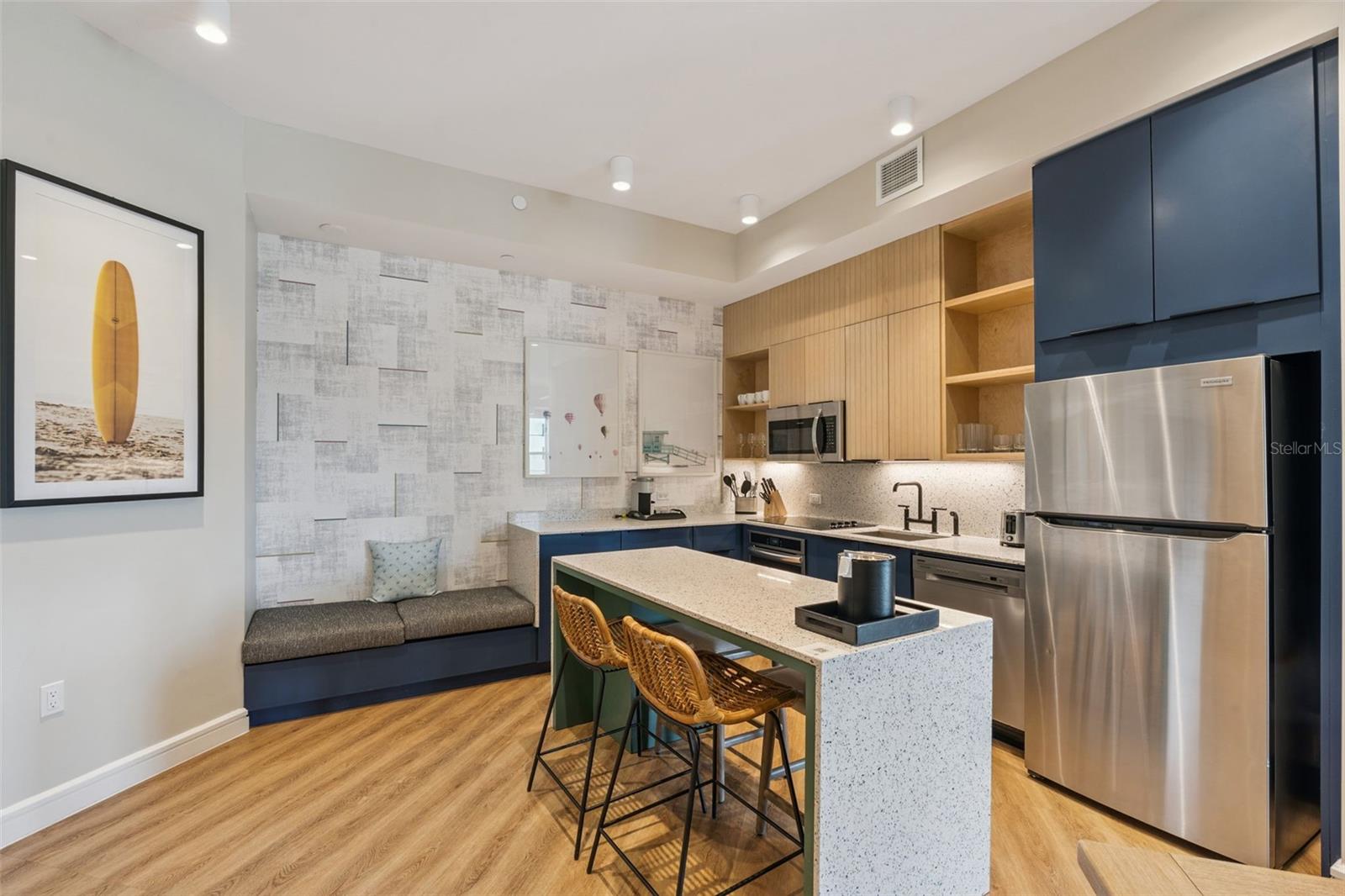 Image 4 of 33 For 3151 Sunset Walk Drive 414