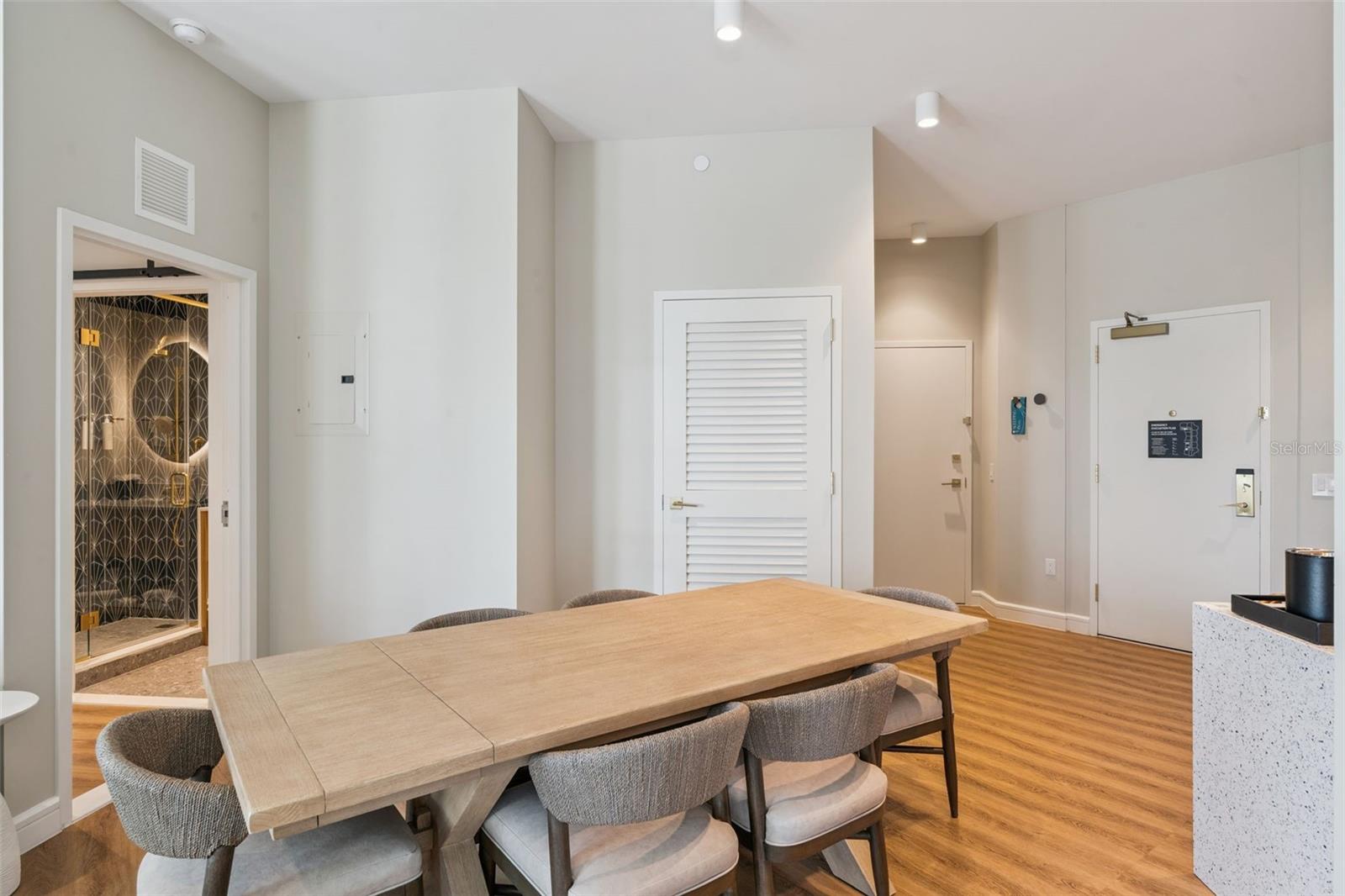 Image 6 of 33 For 3151 Sunset Walk Drive 414