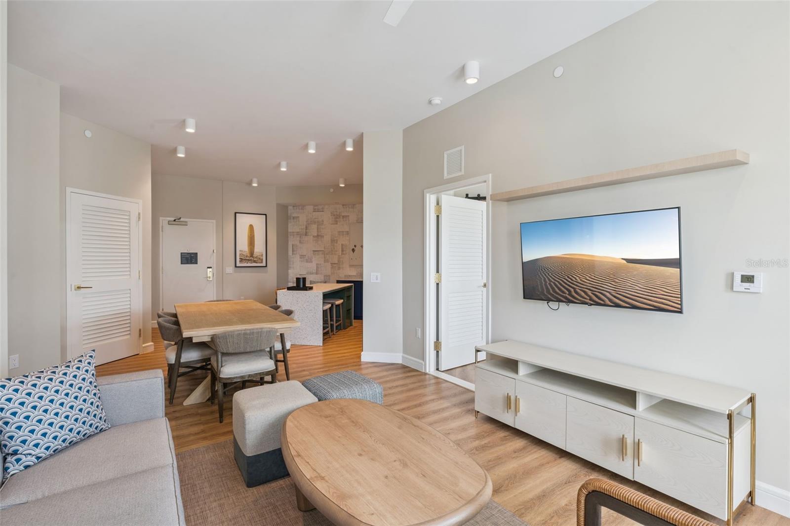 Image 9 of 33 For 3151 Sunset Walk Drive 414