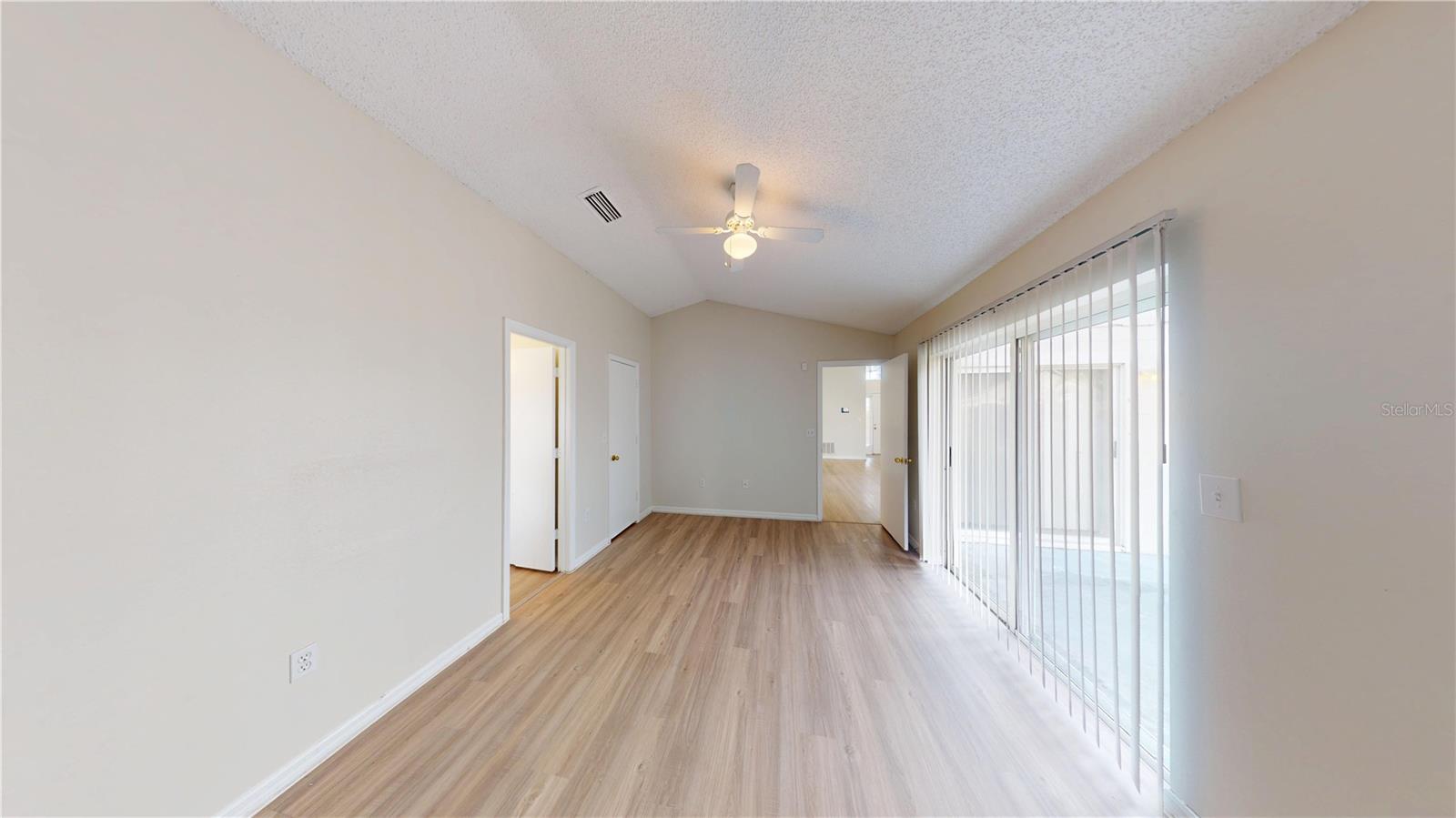 Image 14 of 17 For 11843 Hullbridge Court