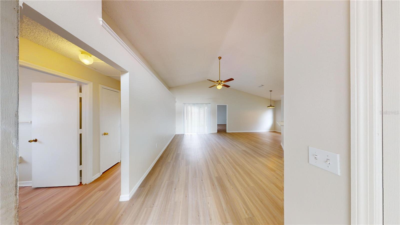 Image 3 of 17 For 11843 Hullbridge Court