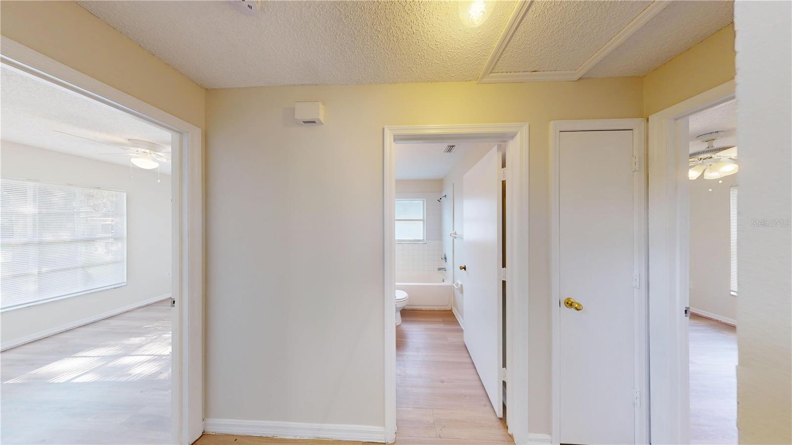 Image 4 of 17 For 11843 Hullbridge Court