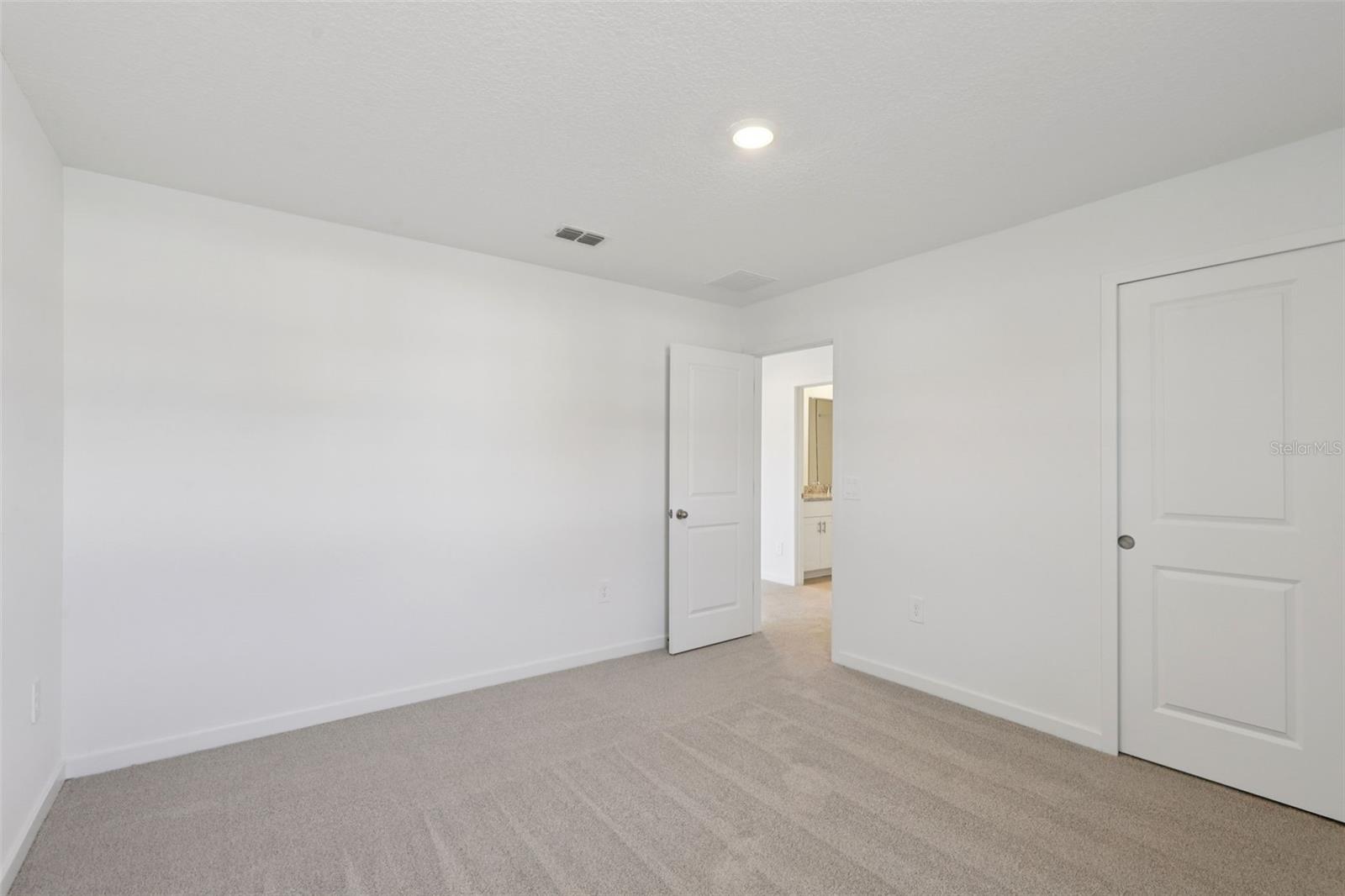 Image 12 of 39 For 17 Dilly Court