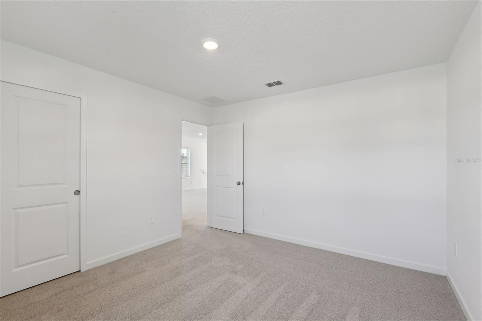 Image 14 of 39 For 17 Dilly Court