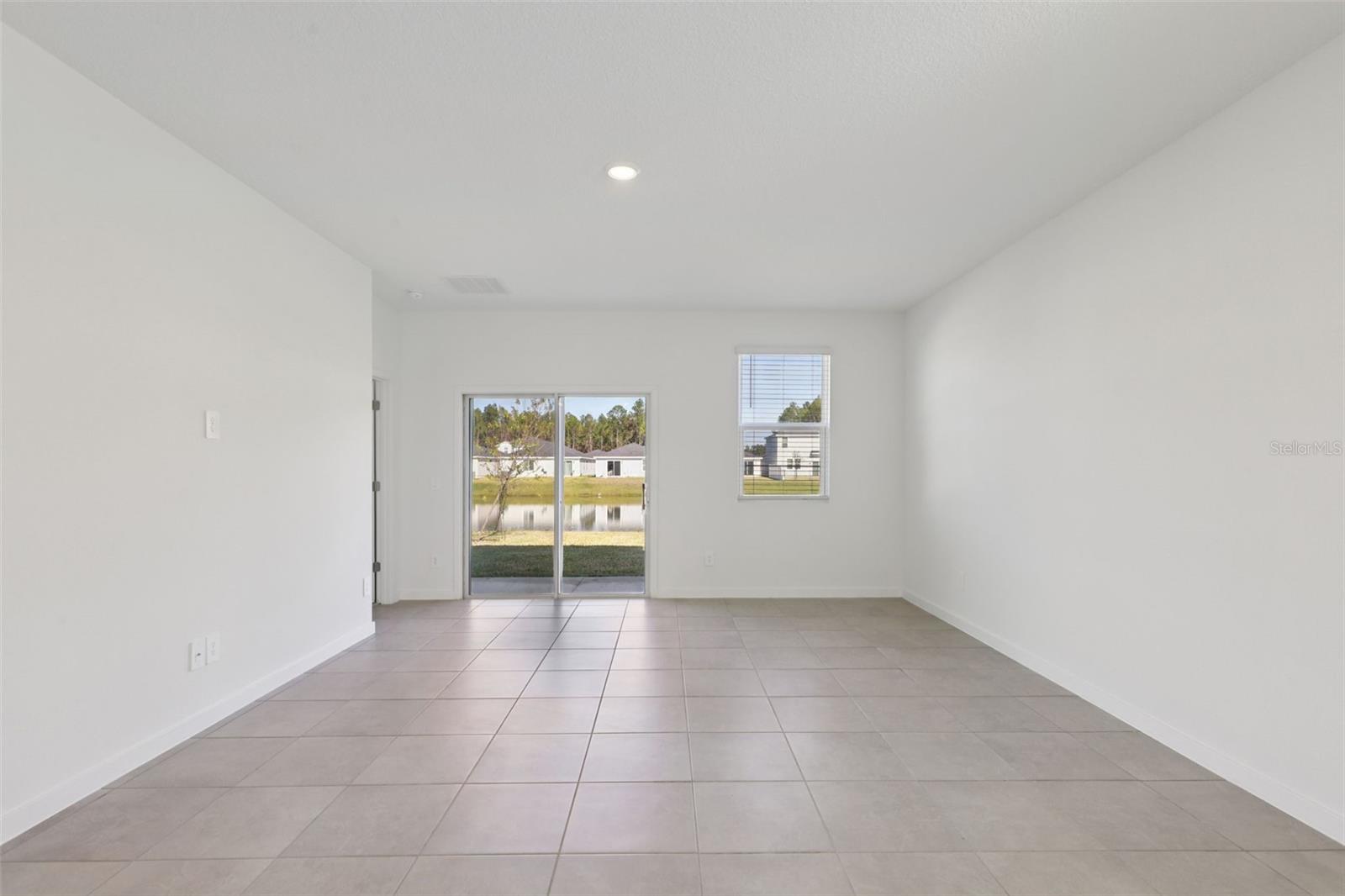 Image 17 of 39 For 17 Dilly Court