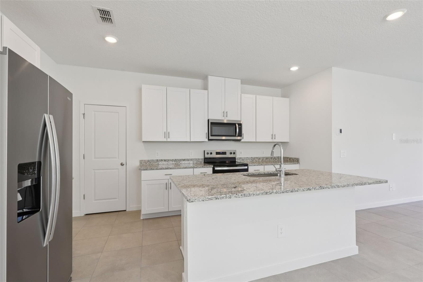 Image 21 of 39 For 17 Dilly Court