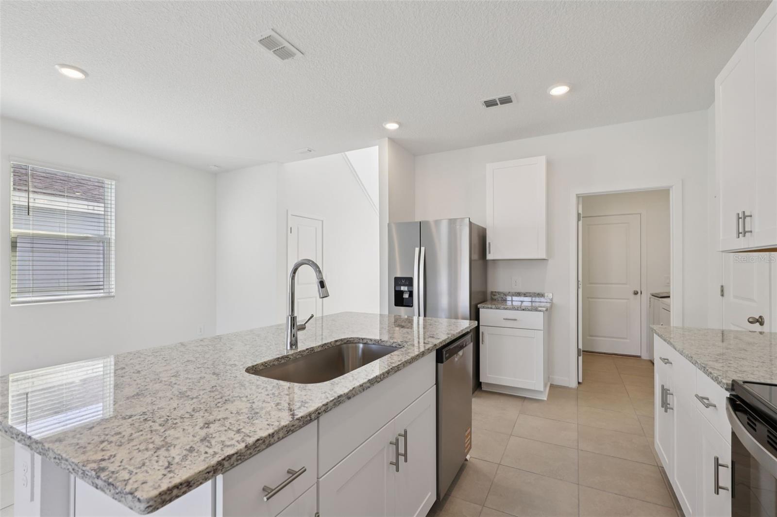 Image 24 of 39 For 17 Dilly Court