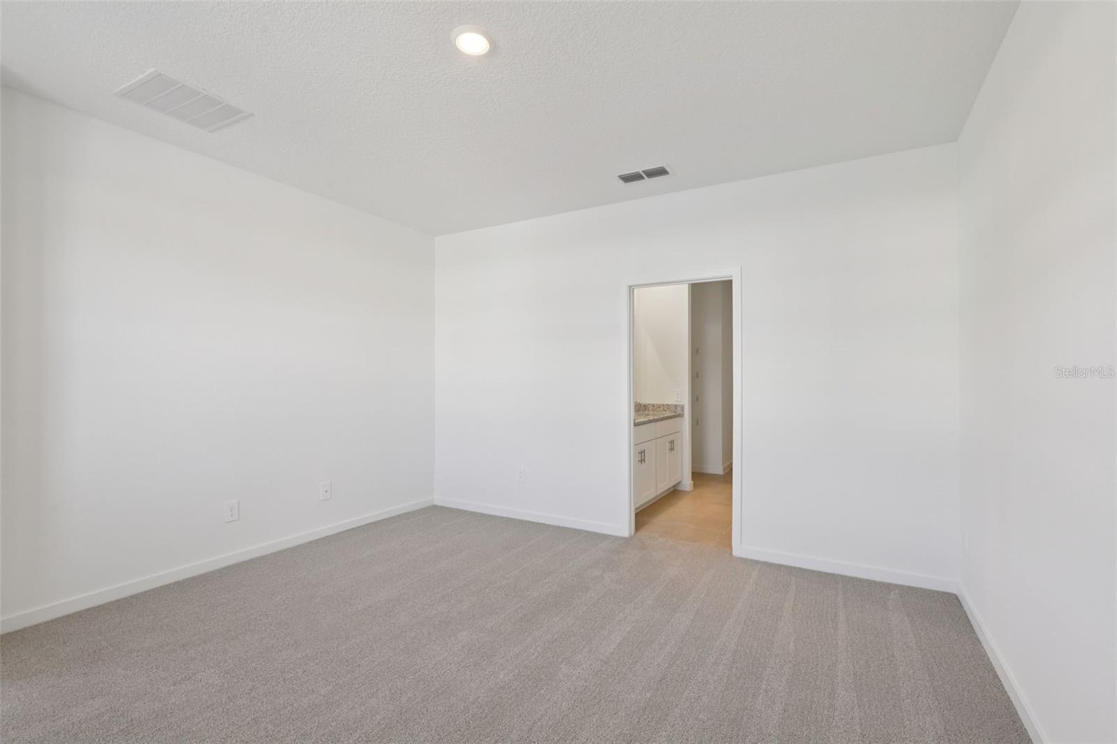 Image 30 of 39 For 17 Dilly Court