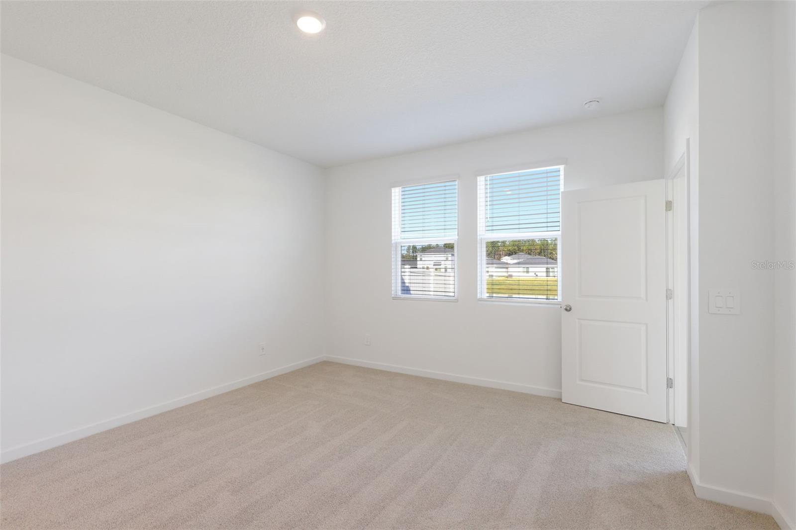 Image 32 of 39 For 17 Dilly Court