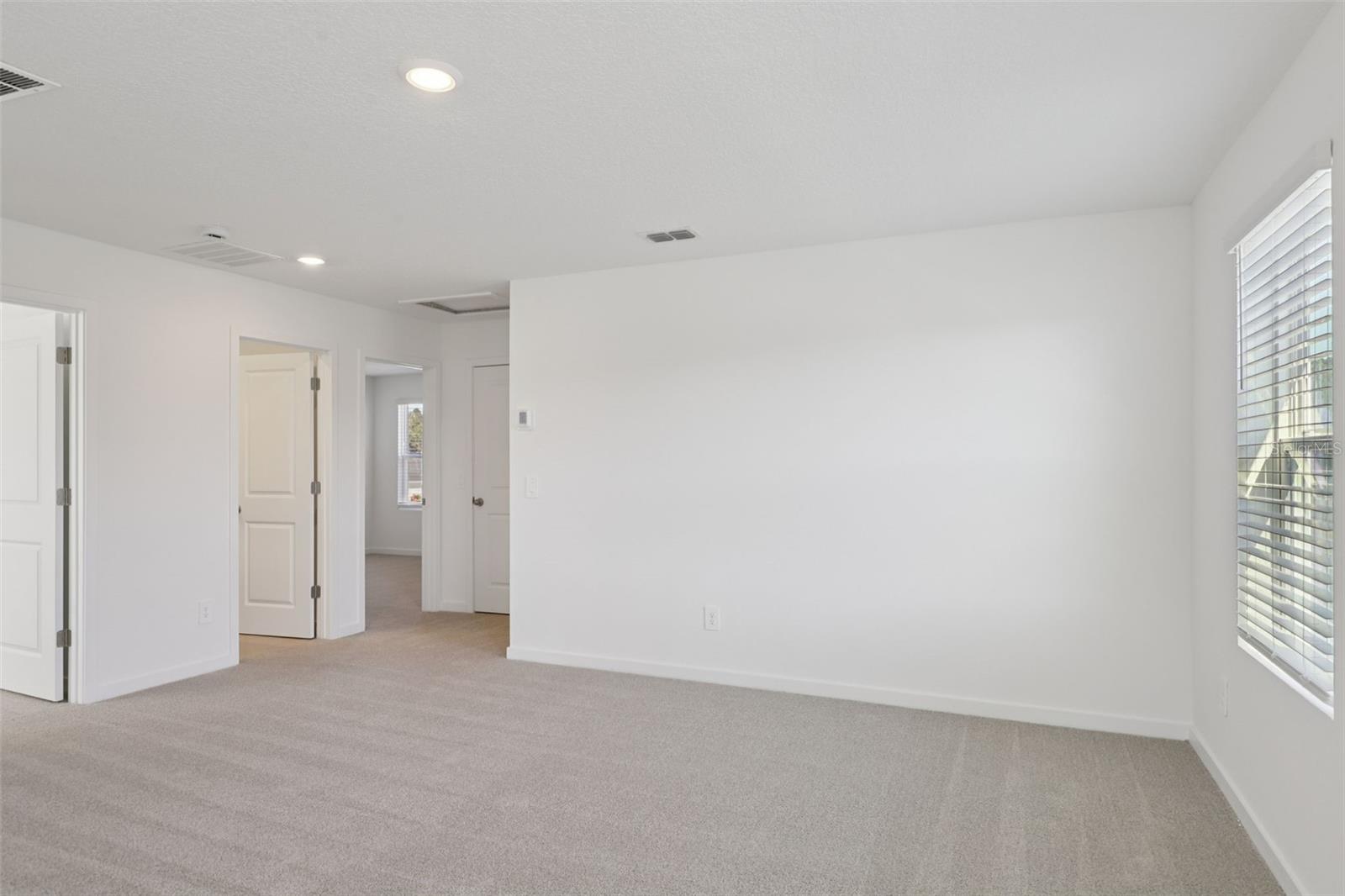 Image 35 of 39 For 17 Dilly Court