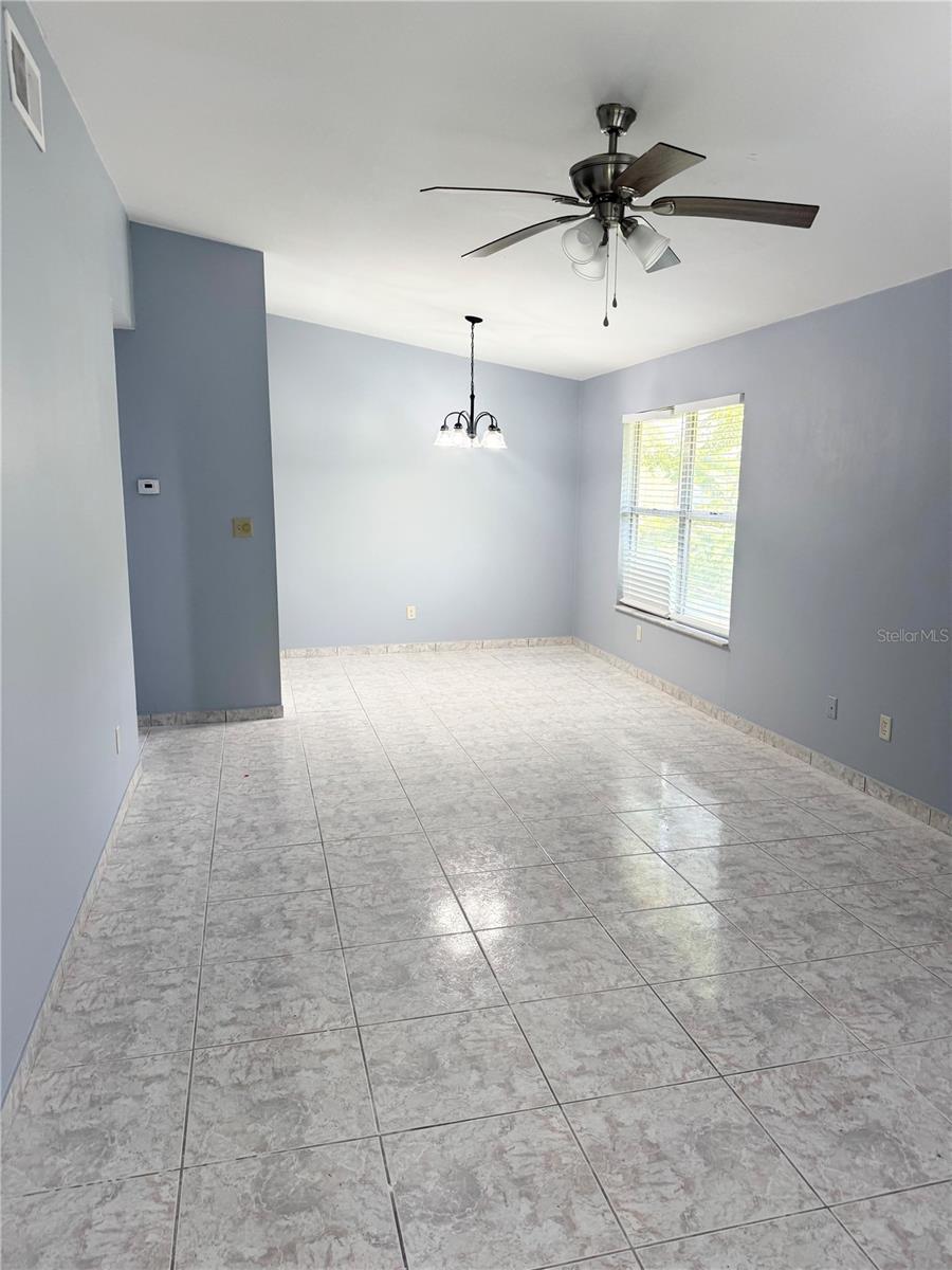 Image 4 of 15 For 4882 Semoran Boulevard 1408
