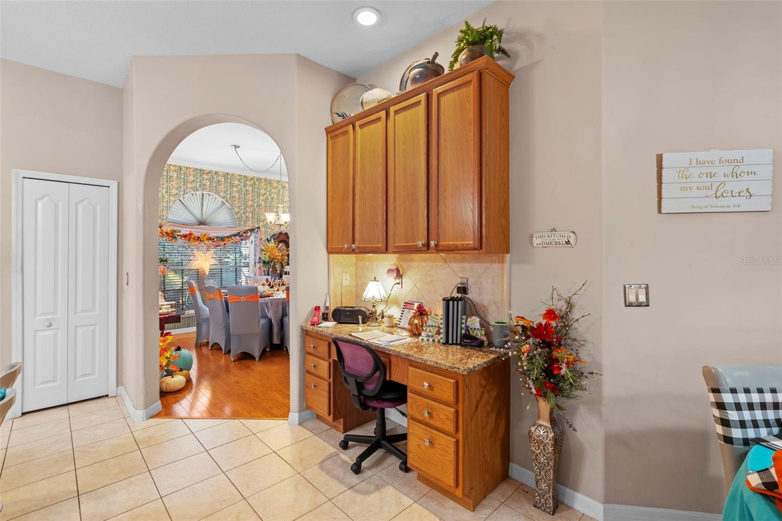 Image 19 of 40 For 107 Lake Darby Place