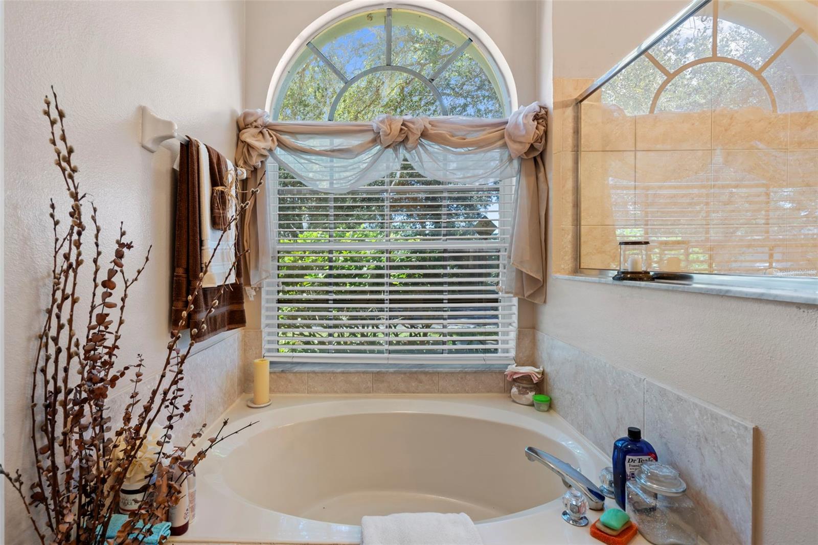 Image 29 of 40 For 107 Lake Darby Place