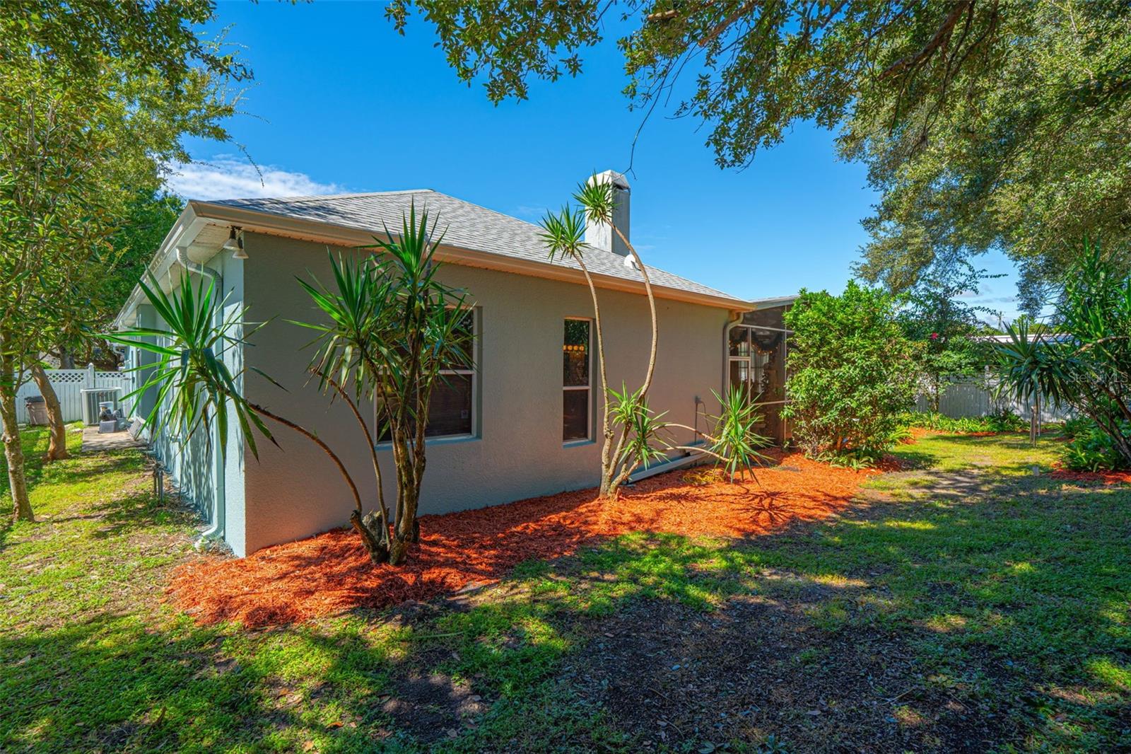 Image 3 of 40 For 107 Lake Darby Place