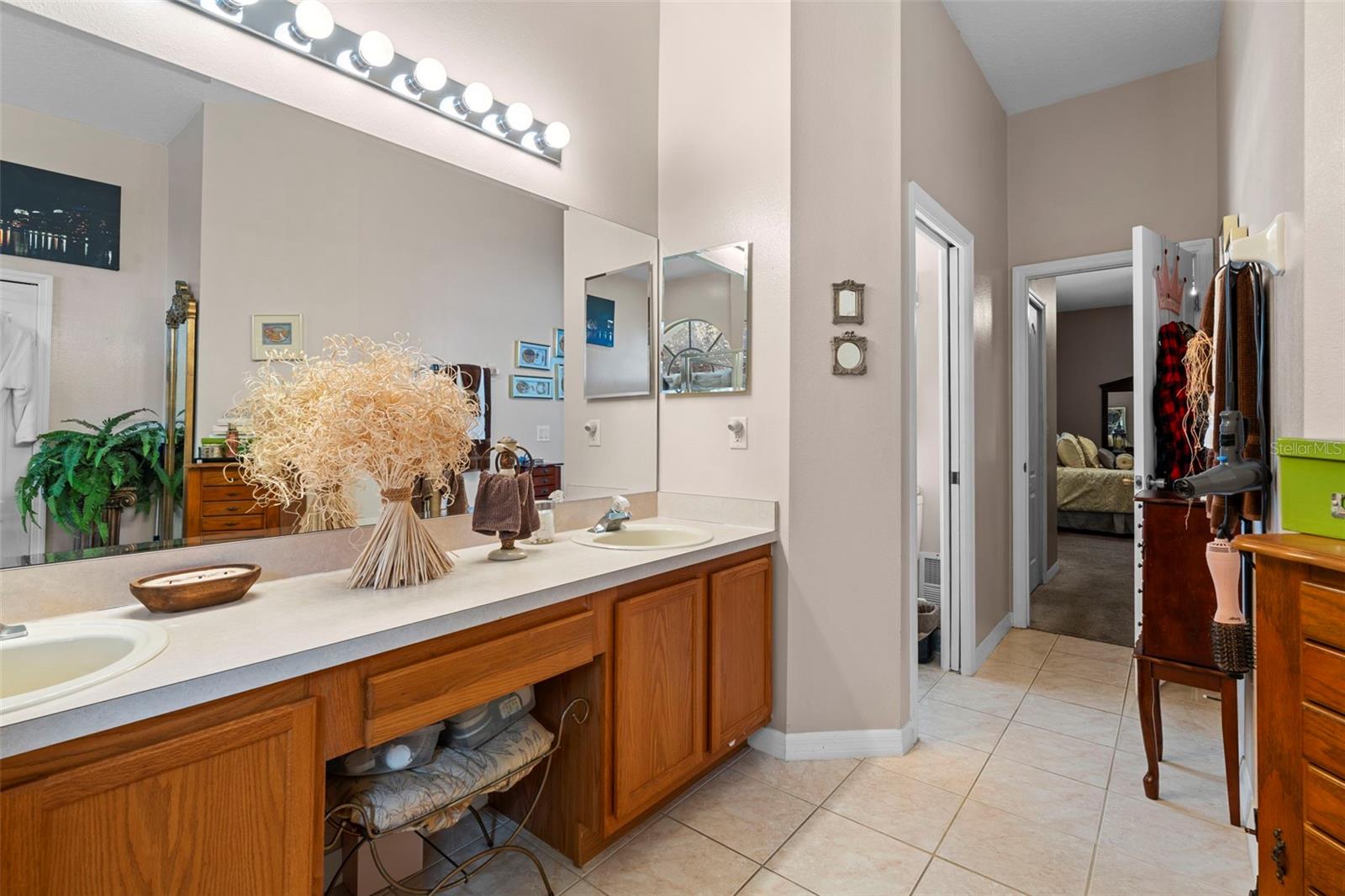 Image 35 of 40 For 107 Lake Darby Place