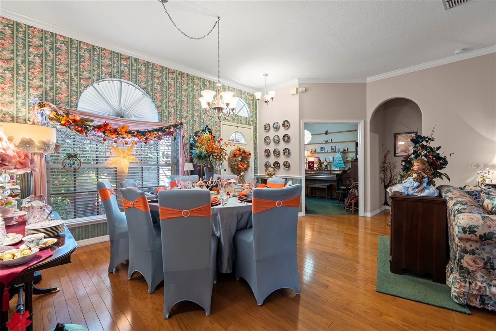 Image 6 of 40 For 107 Lake Darby Place