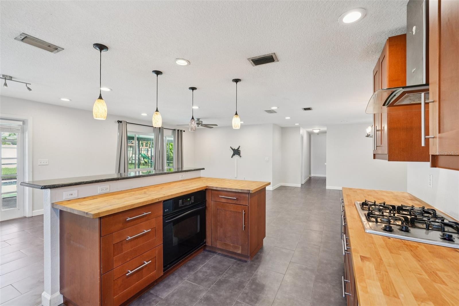 Image 10 of 30 For 653 Sherwood Drive