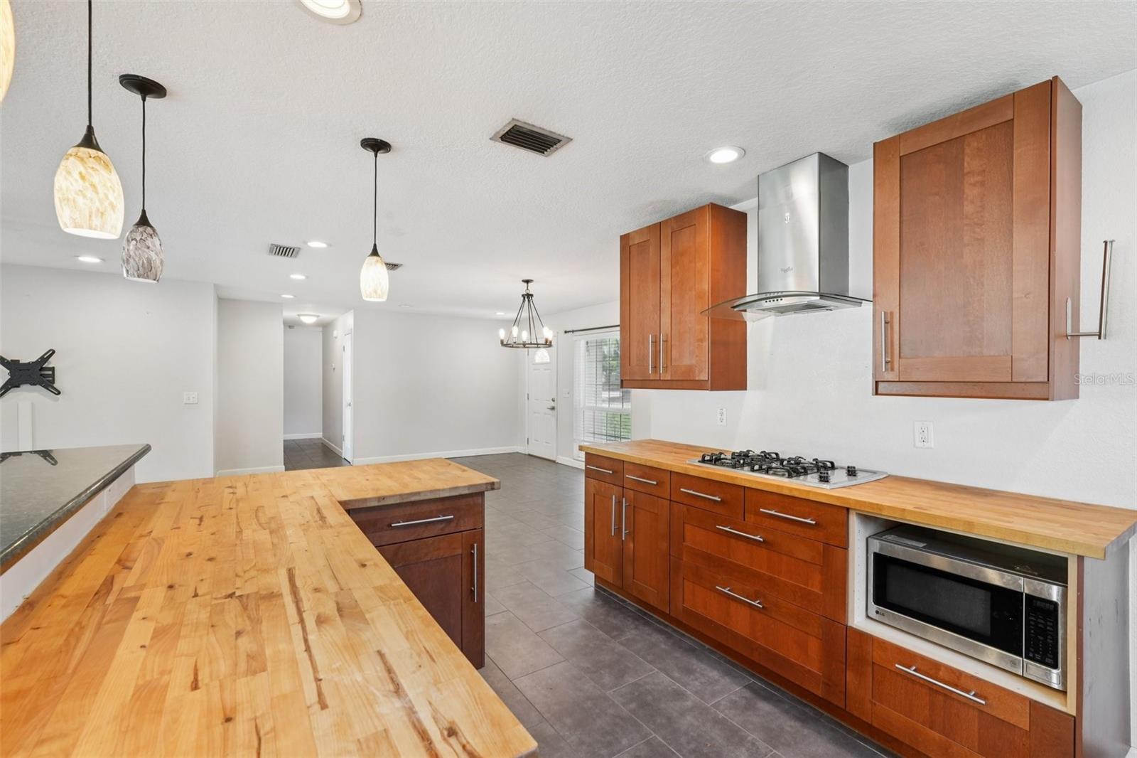 Image 11 of 30 For 653 Sherwood Drive