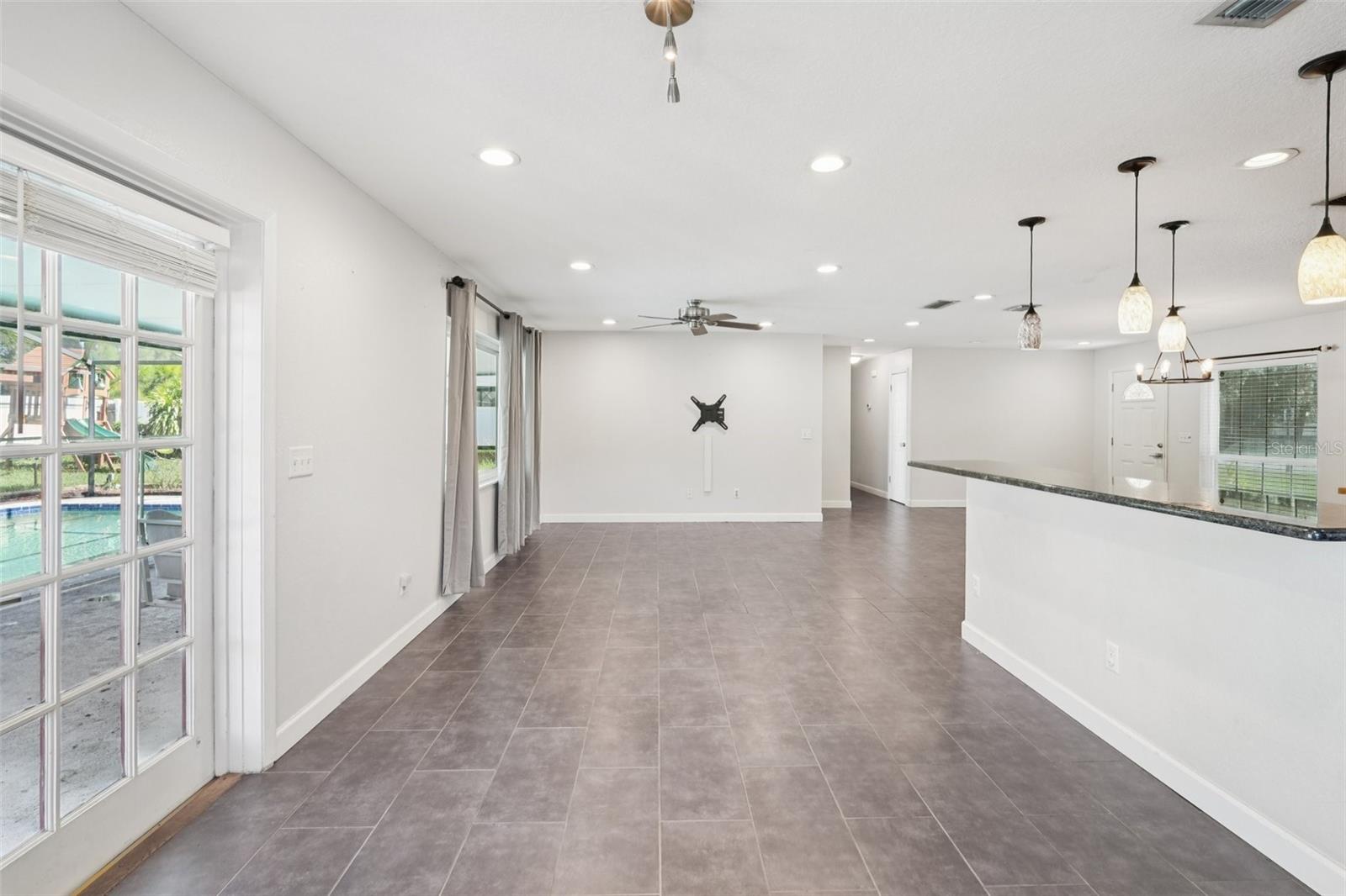 Image 12 of 30 For 653 Sherwood Drive