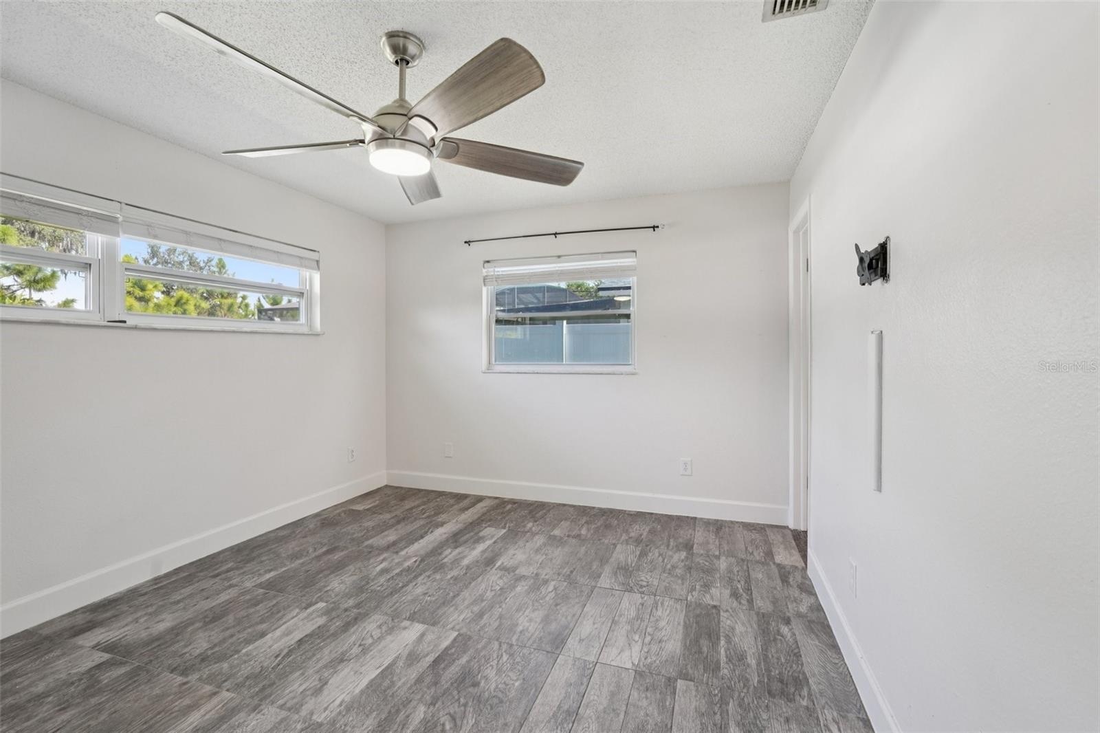 Image 13 of 30 For 653 Sherwood Drive