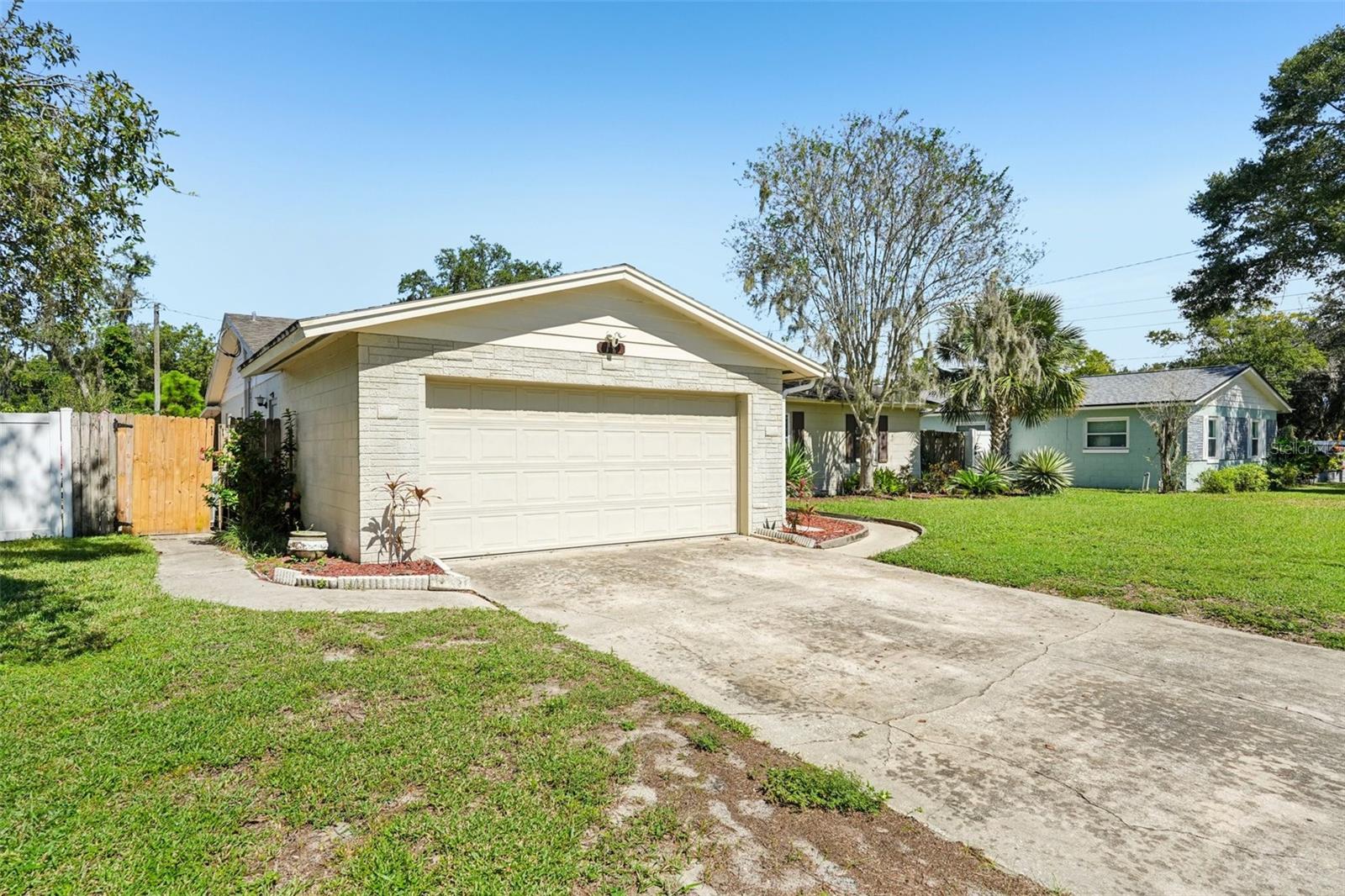 Image 2 of 30 For 653 Sherwood Drive