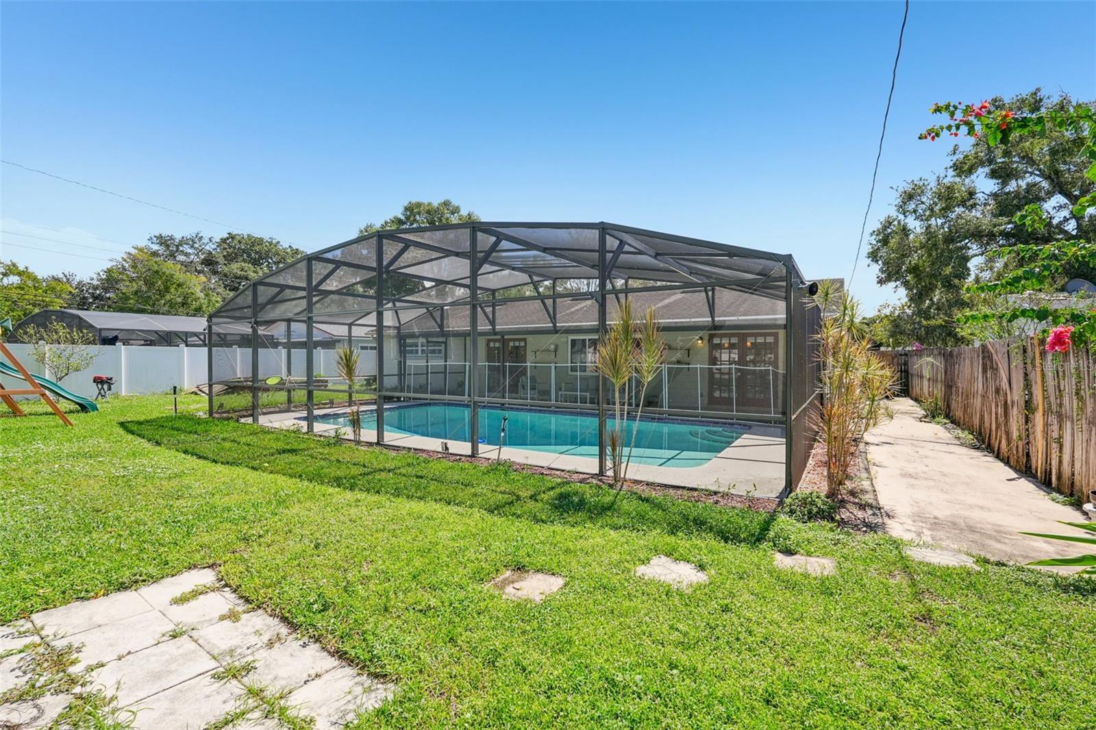 Image 27 of 30 For 653 Sherwood Drive