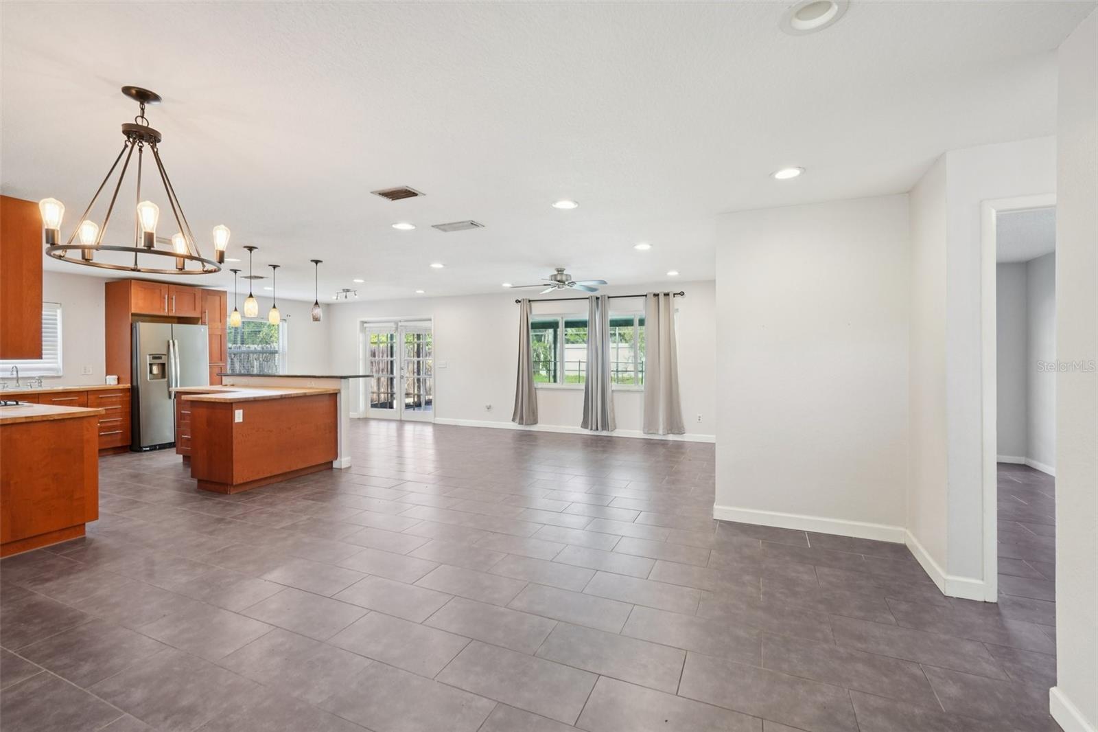 Image 6 of 30 For 653 Sherwood Drive