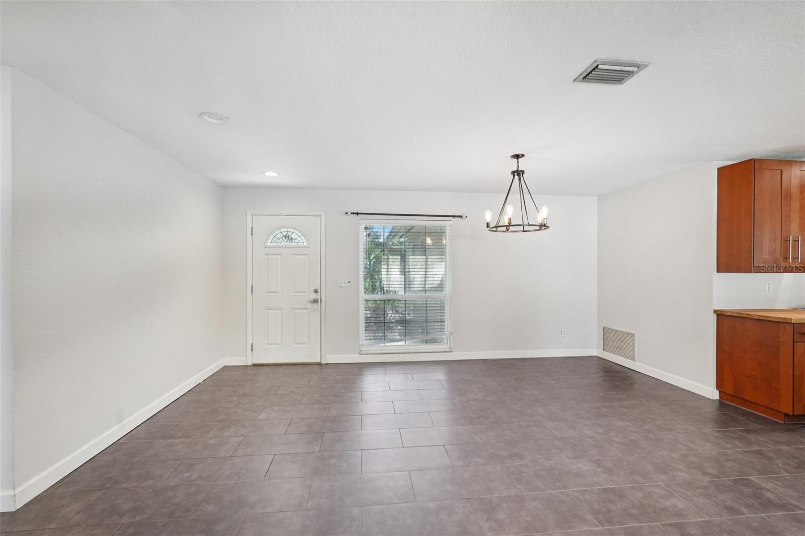 Image 7 of 30 For 653 Sherwood Drive