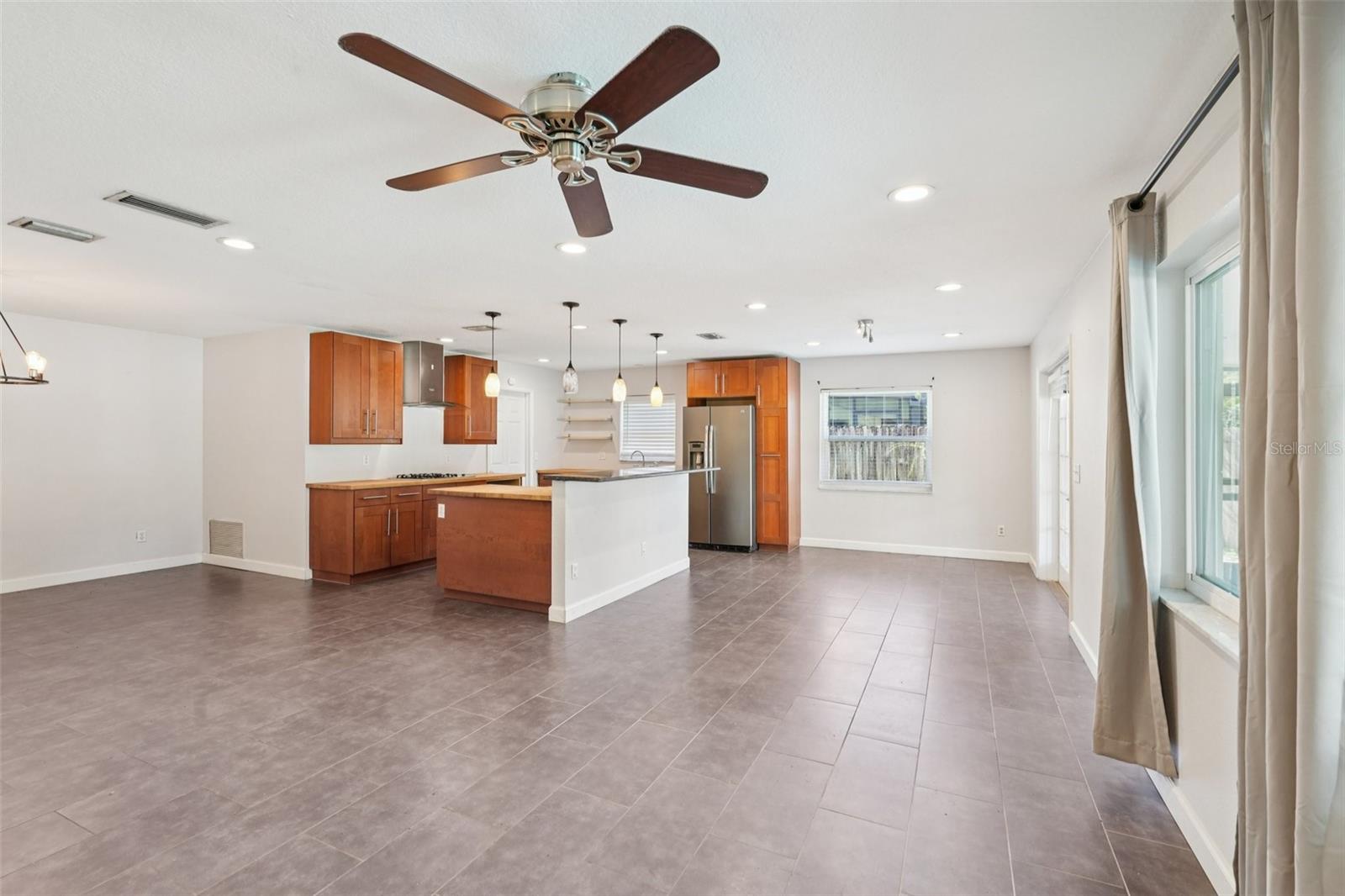 Image 8 of 30 For 653 Sherwood Drive