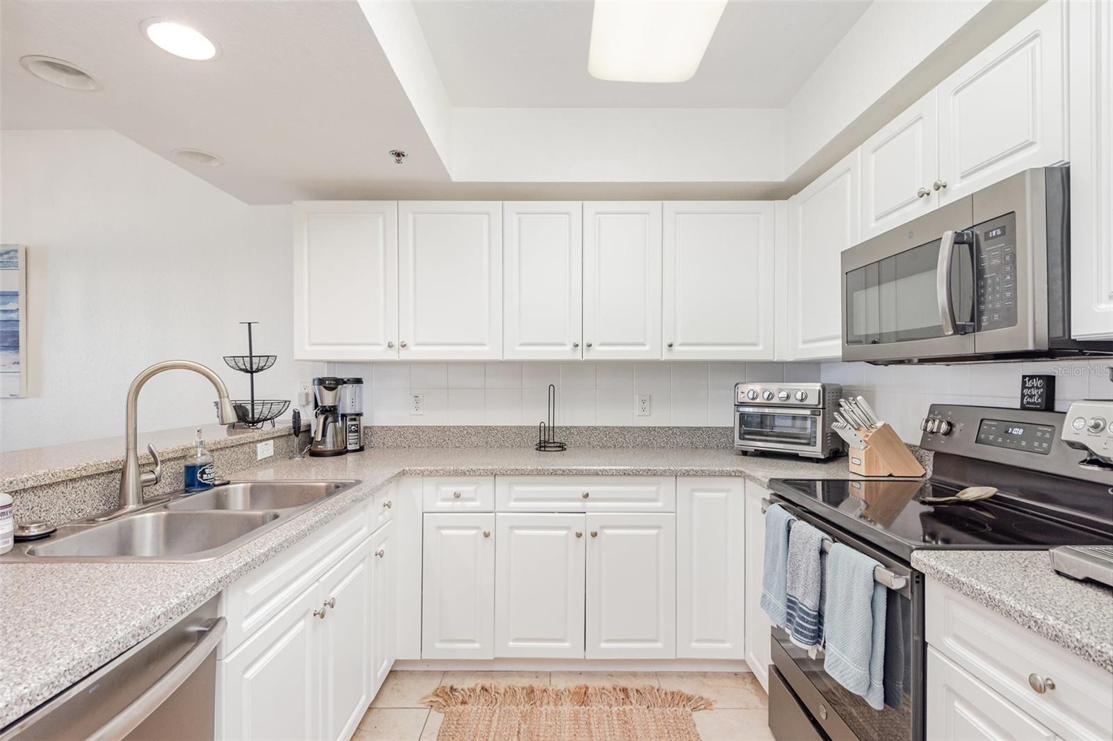 Image 11 of 31 For 5300 Atlantic Avenue 14-205