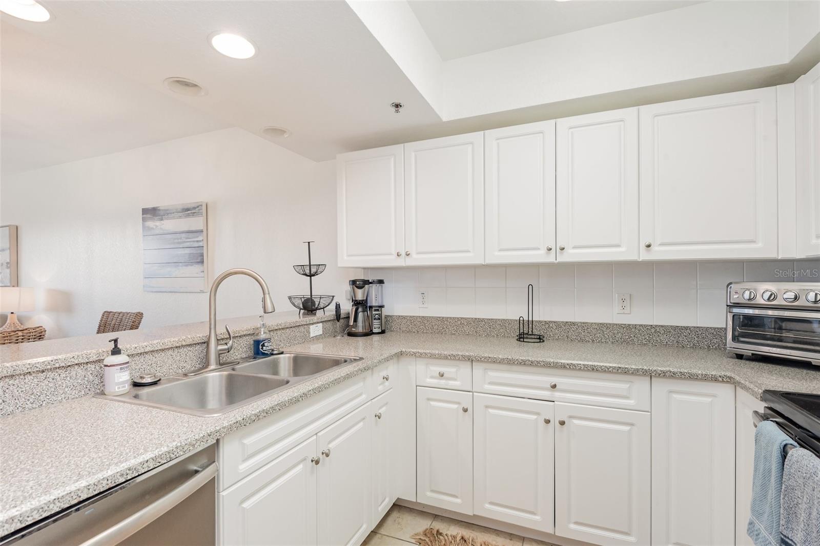 Image 12 of 31 For 5300 Atlantic Avenue 14-205