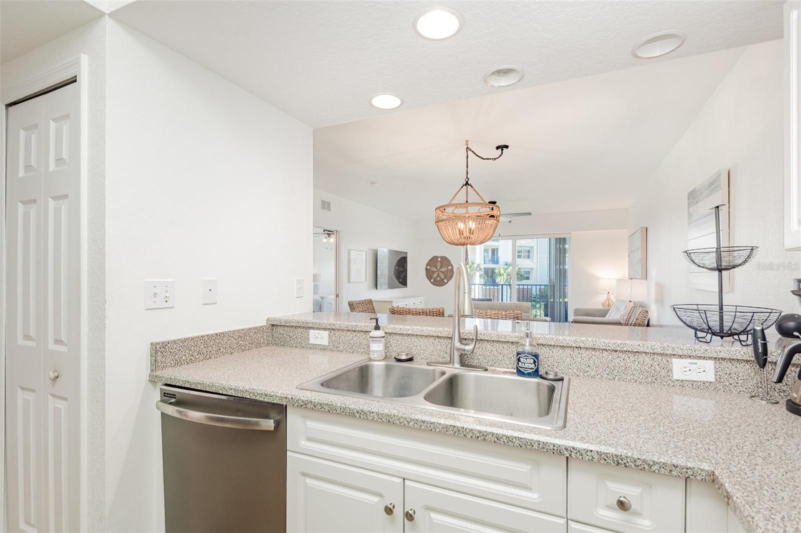 Image 13 of 31 For 5300 Atlantic Avenue 14-205