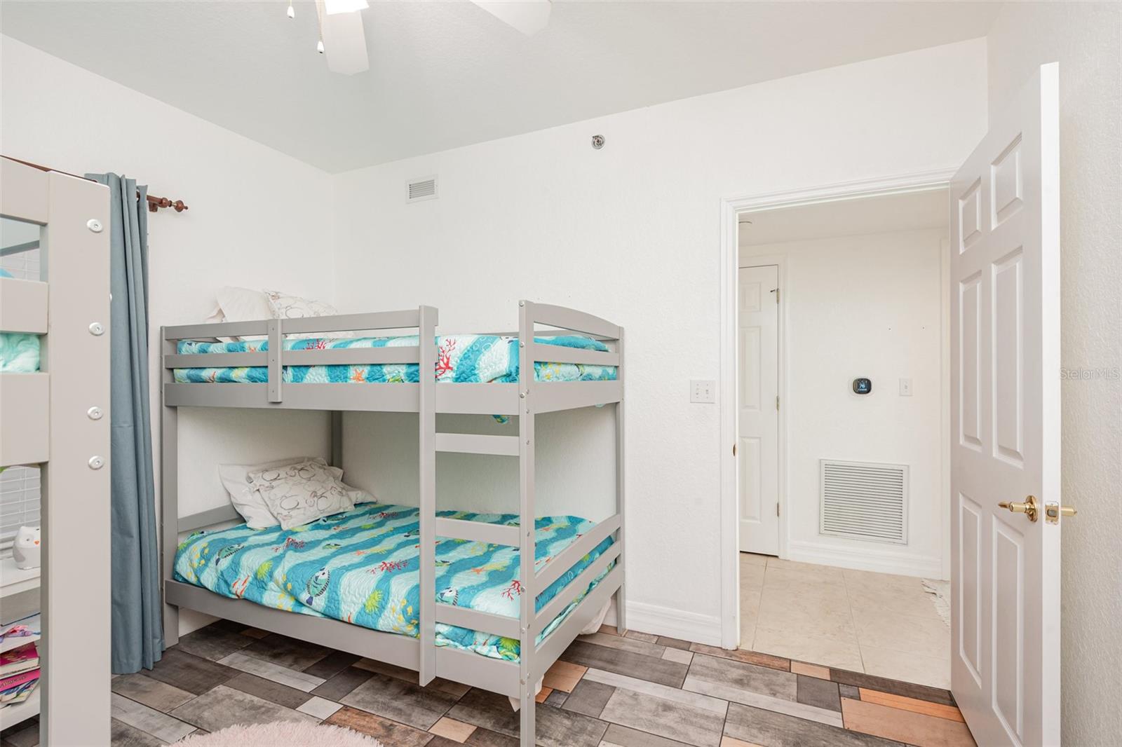 Image 21 of 31 For 5300 Atlantic Avenue 14-205